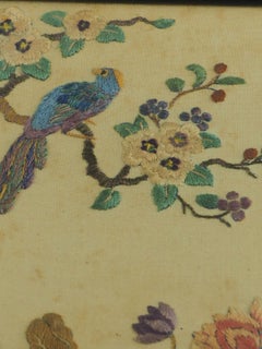 Paire de tableaux japonais brodés et encadrés