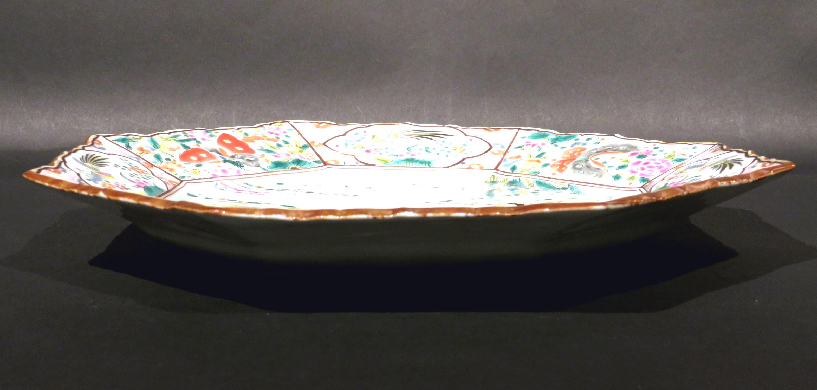 Porcelaine Paire d'assiettes de cabinet japonaises du 19ème siècle en porcelaine émaillée à la main en vente