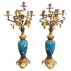 Paar japanische Export-Cloisonné- und Ormolu-Kandelabervasen