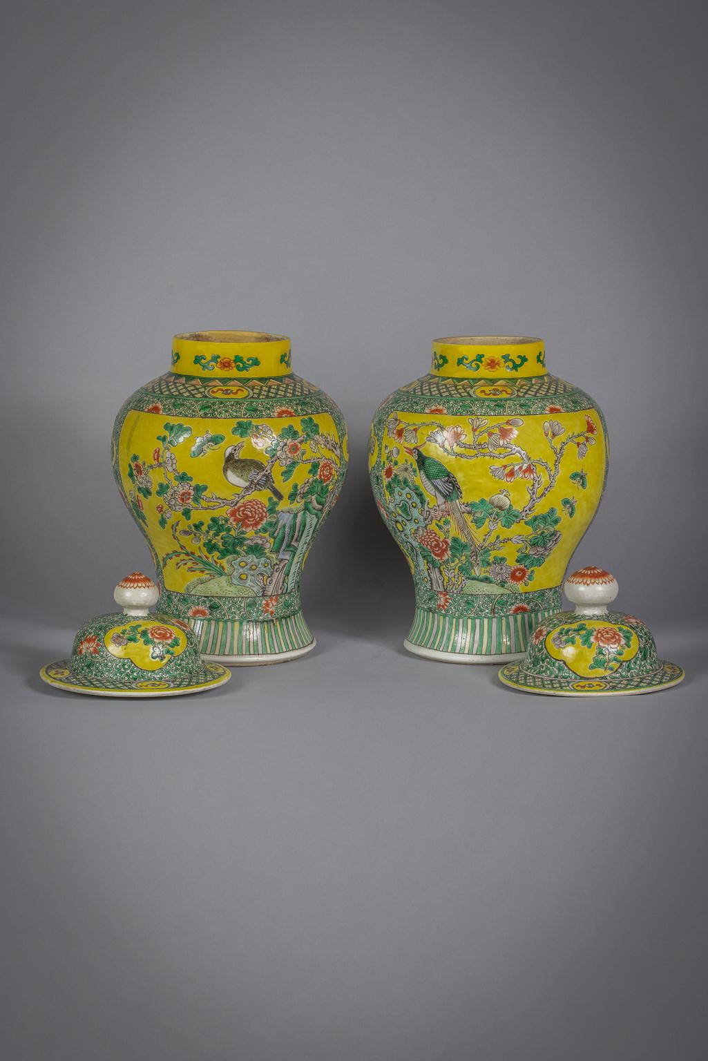 Pair of Japanese Famille Verte Covered Vases, circa 1860 For Sale 2