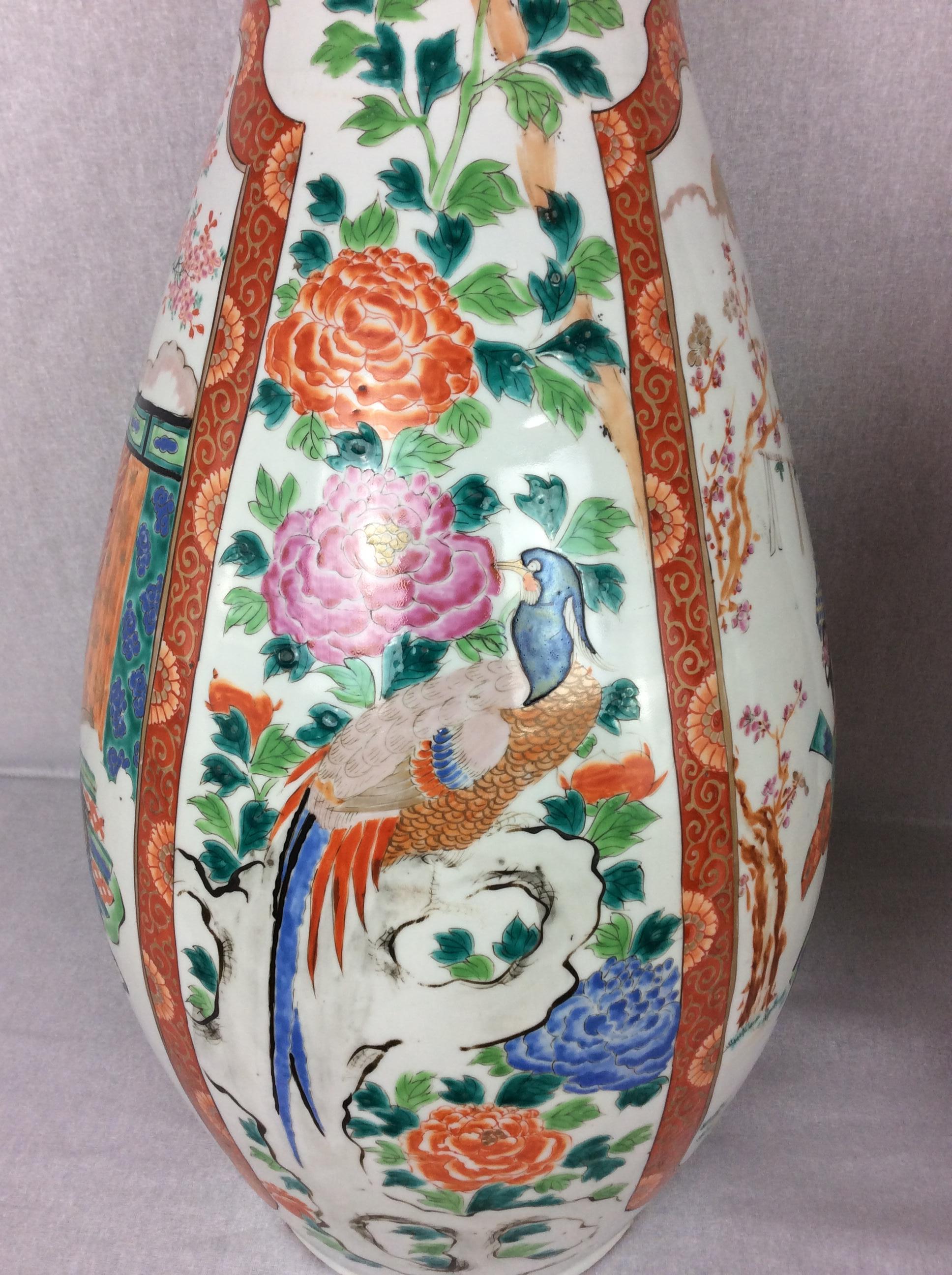 Large Pair of Japanese Imari Porcelain Floriform Trumpet Floor Vases, circa 1900 In Good Condition For Sale In Miami, FL