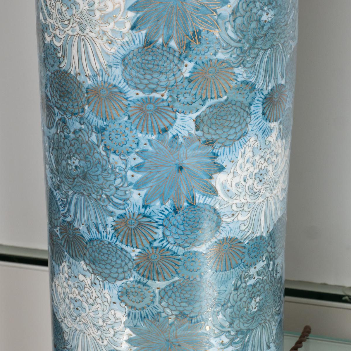 Paire de lampes de table japonaises en céramique à motifs de fleurs en vente 2