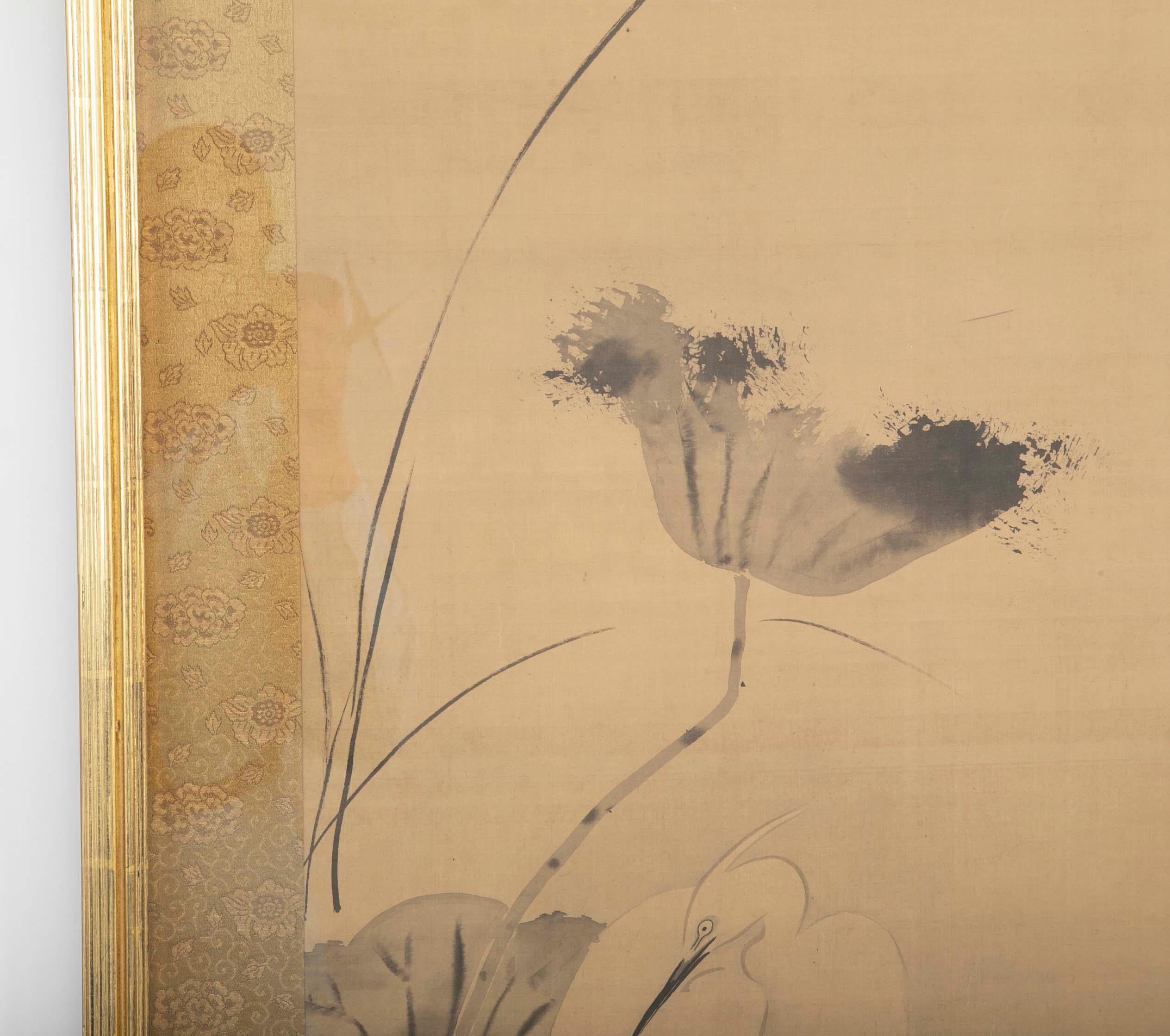 Paire de volutes japonaises encadrées avec décoration de lotus, d'héron blanc et de canard en vente 6