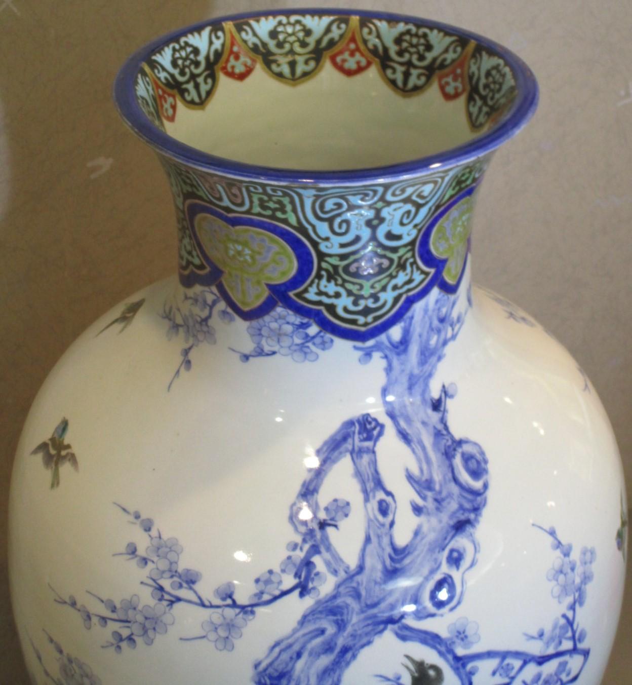 Paire de vases japonais en porcelaine bleue de Fukagawa, vers 1880 3