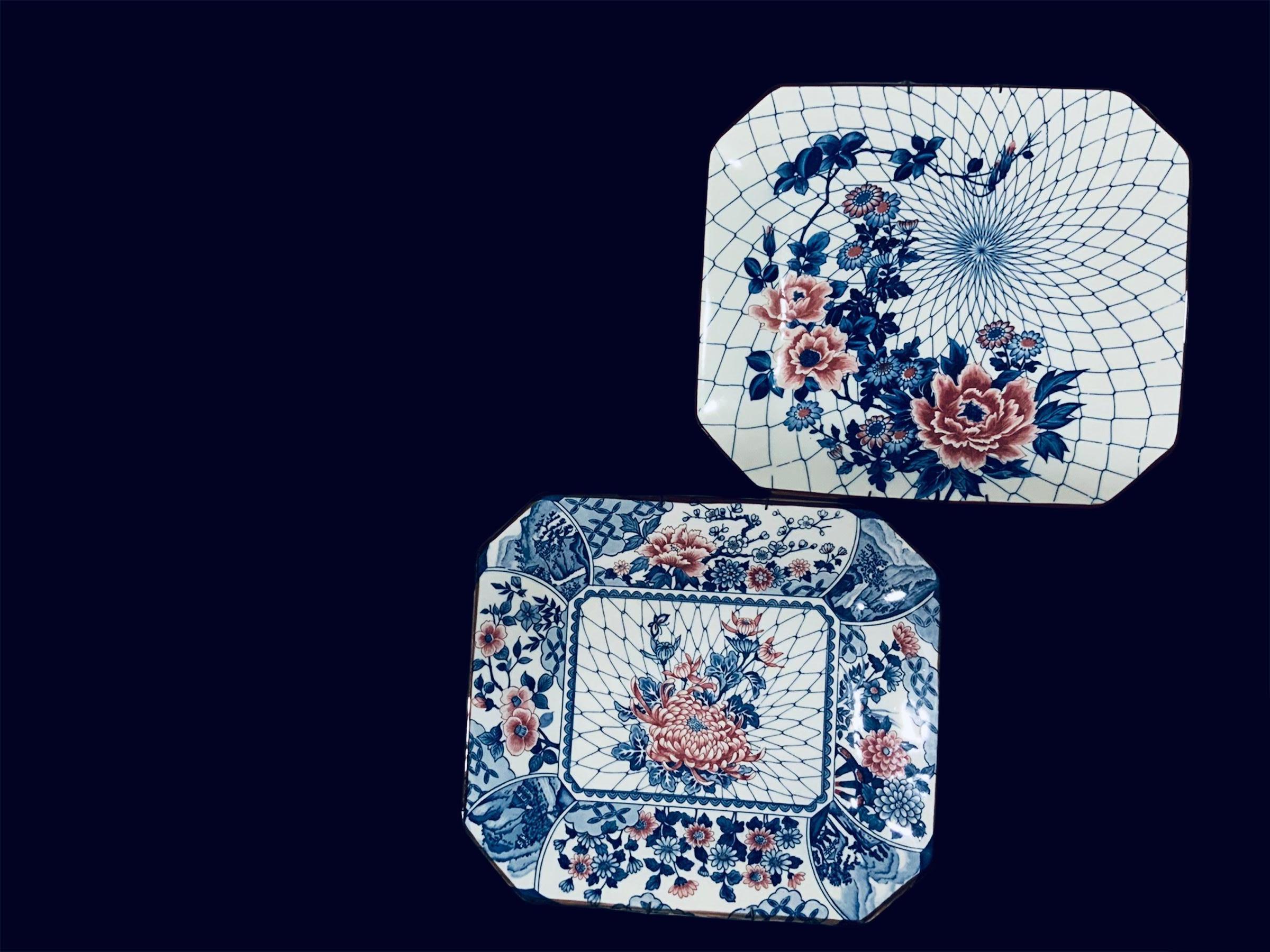 Paar japanische handbemalte MCI-Porzellan-Wandteller aus Japan (Japonismus) im Angebot
