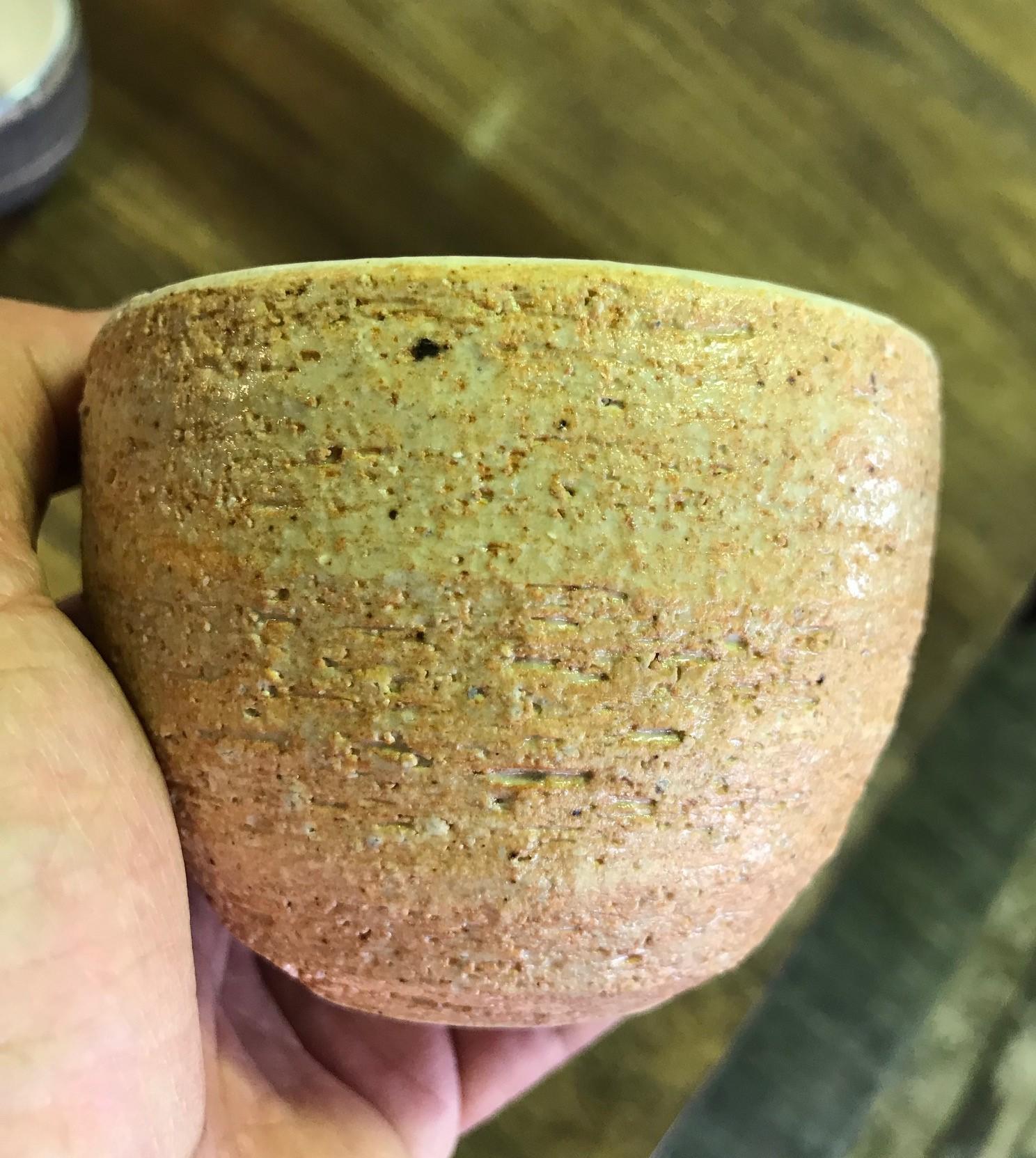 Japanese Handmade Ceramic Pottery Textured Tea Ceremony Cup In Good Condition For Sale In Studio City, CA