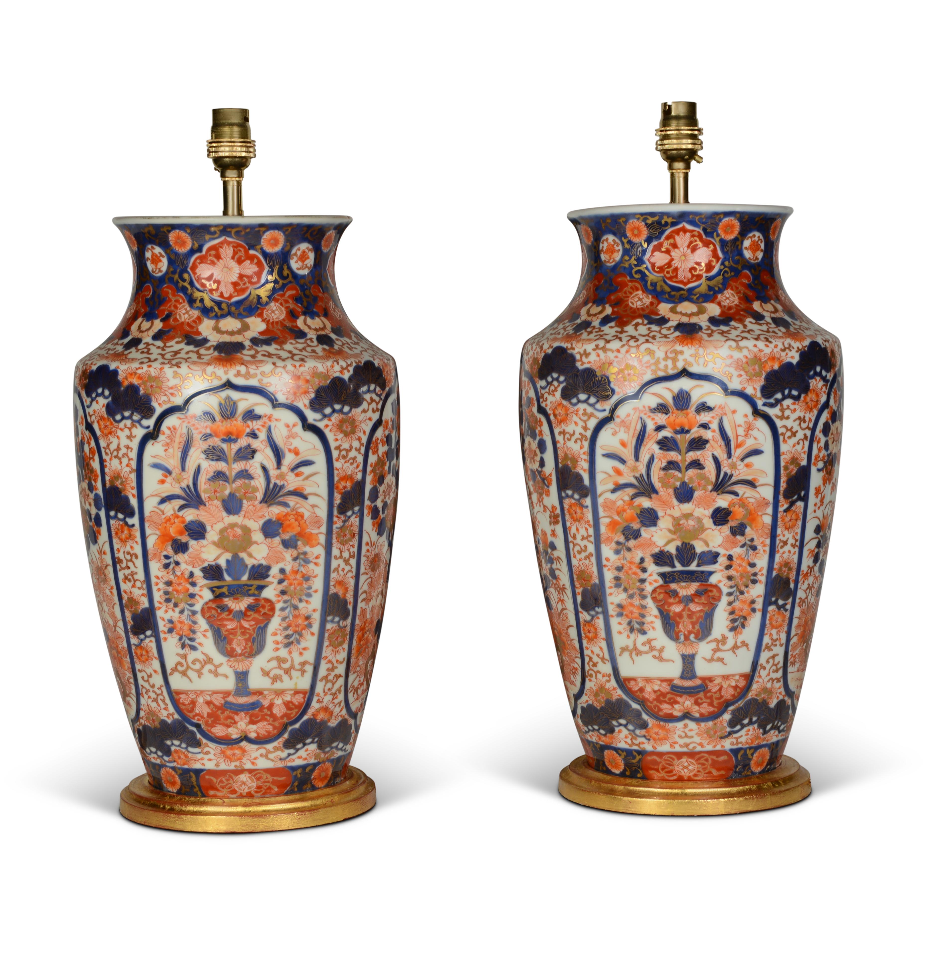 Paire de lampes de table à balustre en porcelaine japonaise Imari Porcelain bleu et rouge du 19e siècle Bon état - En vente à London, GB