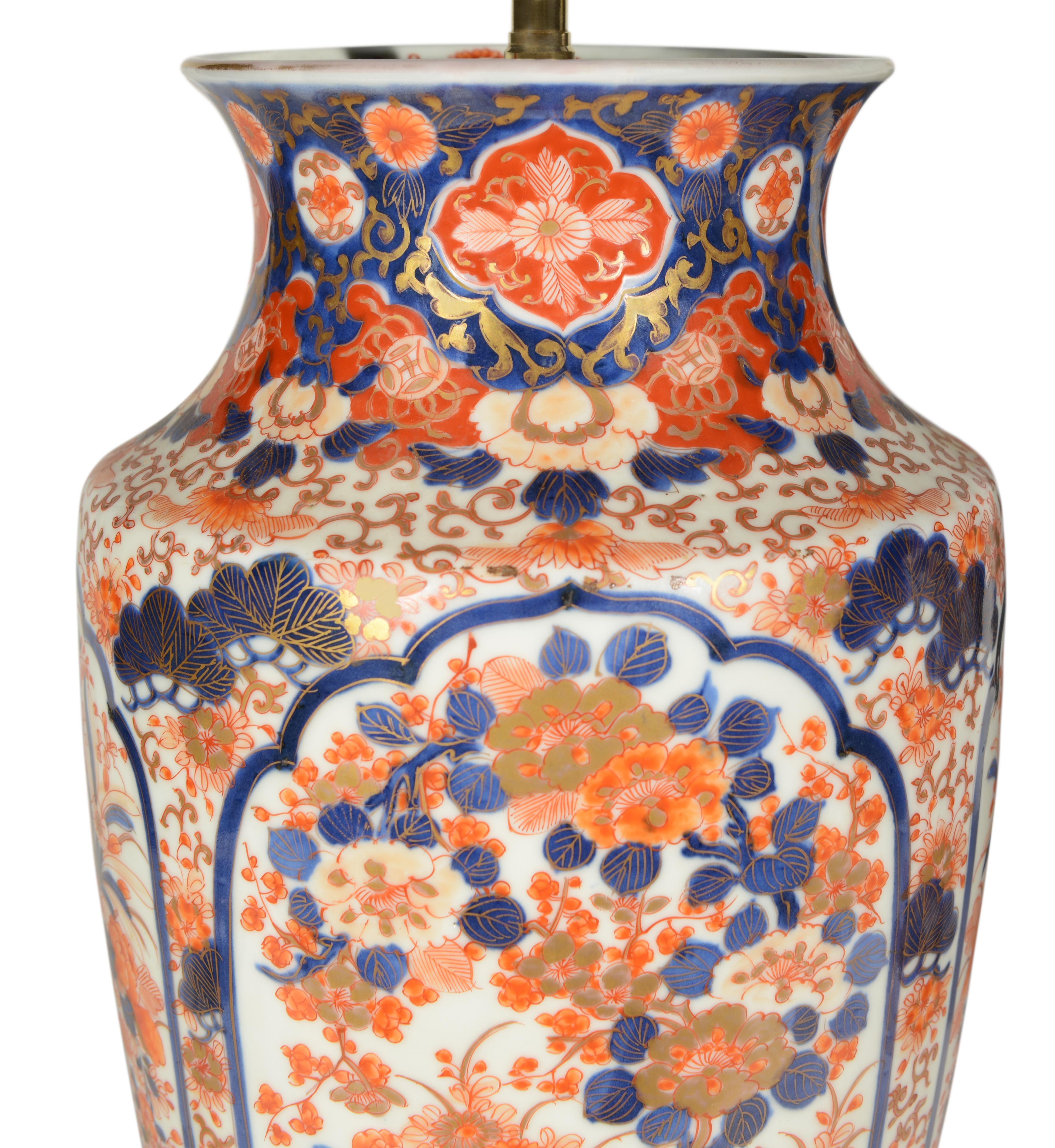 XIXe siècle Paire de lampes de table à balustre en porcelaine japonaise Imari Porcelain bleu et rouge du 19e siècle en vente