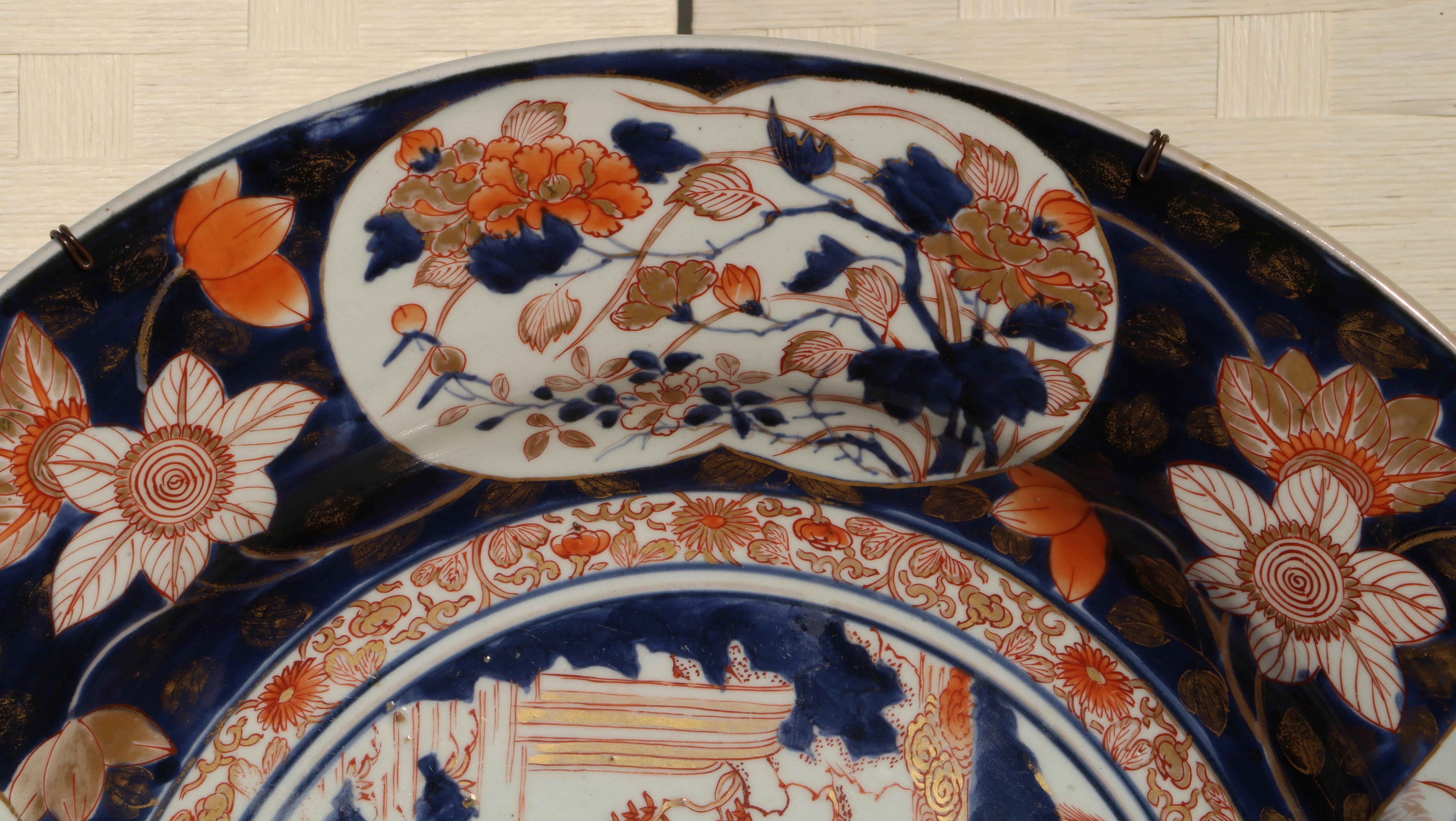 Pair of Japanese Porcelain Imari Chargers Late 17th Century For Sale 5