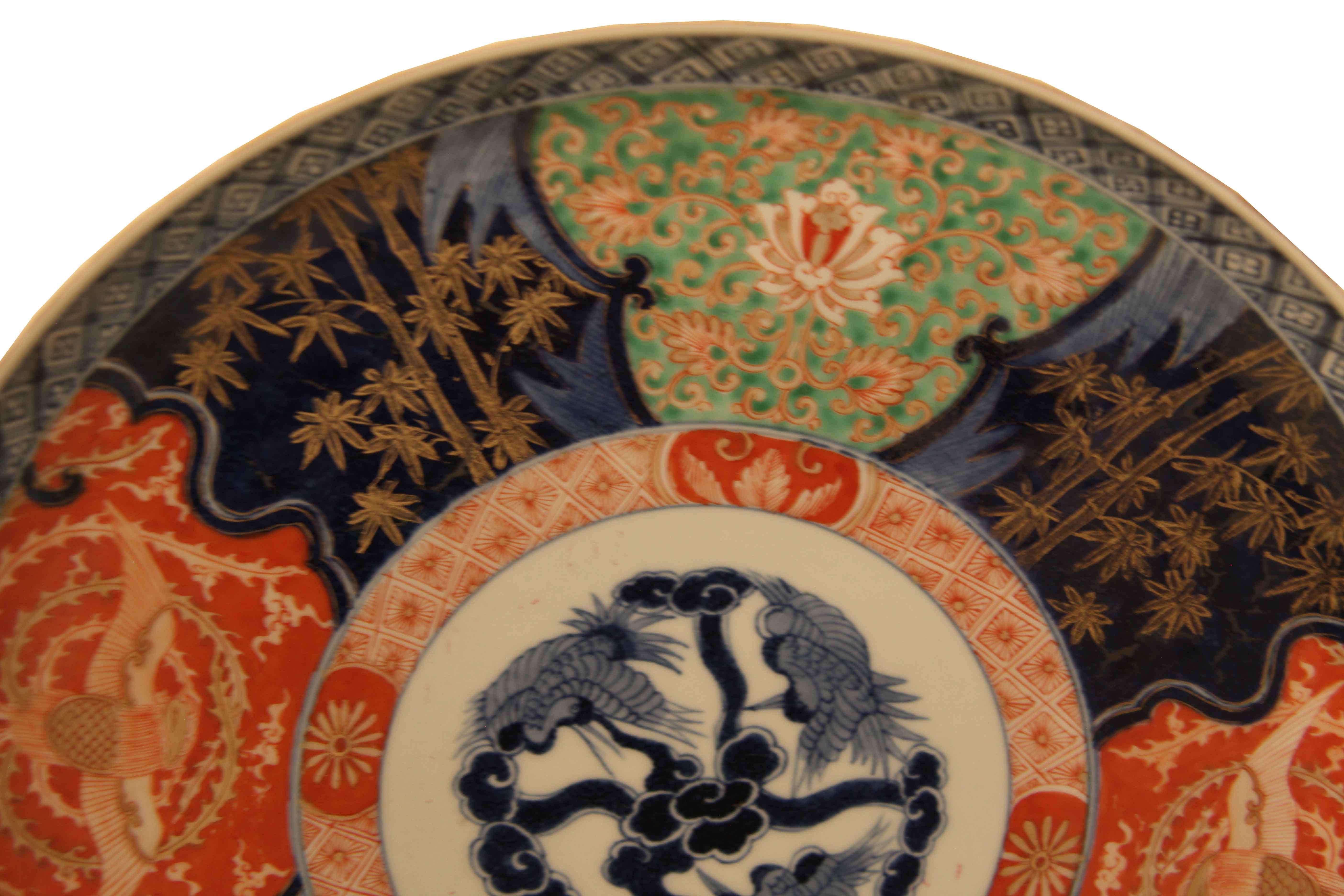 Pair of Japanese Imari Chragers  In Good Condition For Sale In Wilson, NC