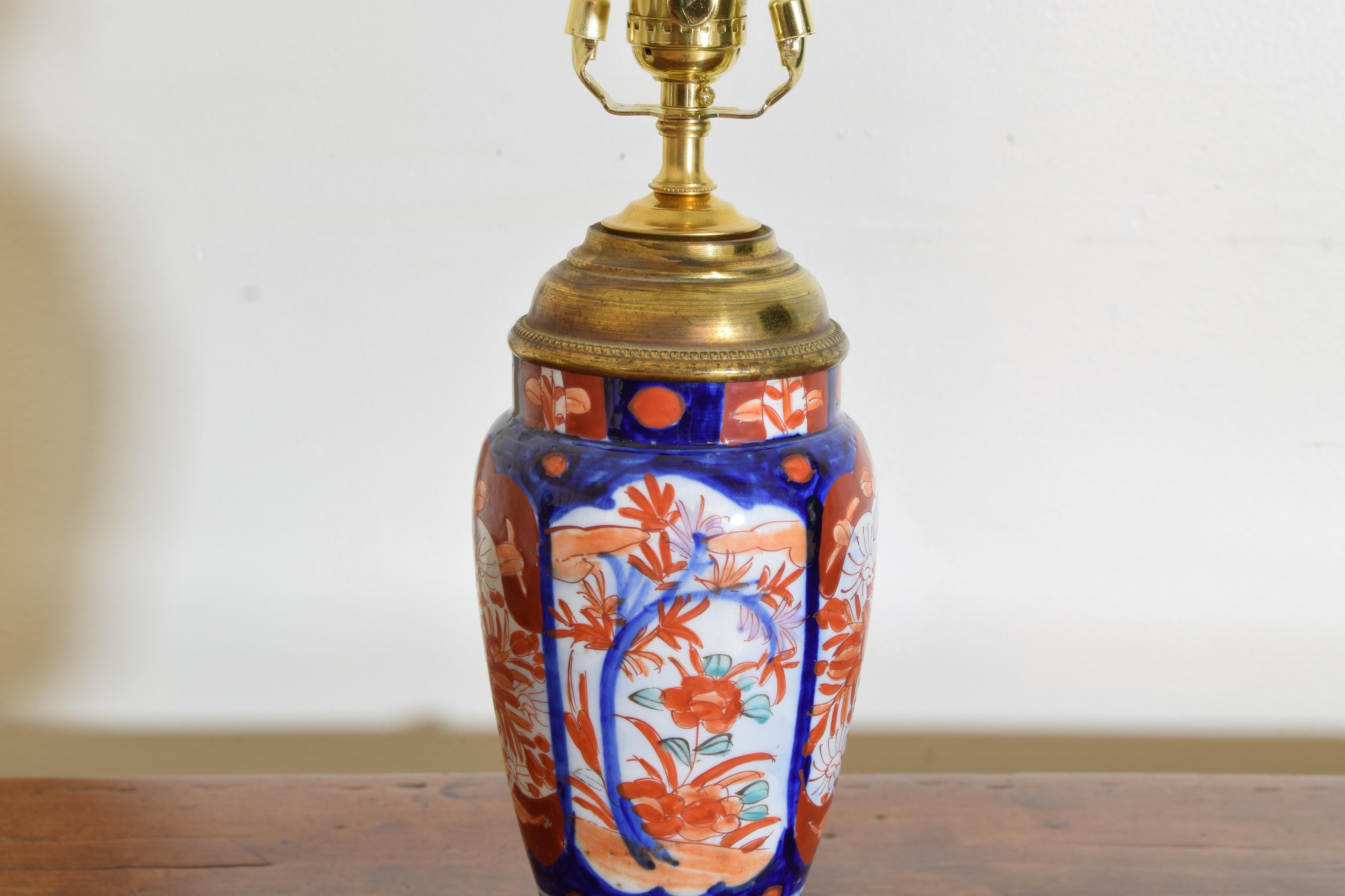 Pair of Japanese Imari Porcelain and Gilt Brass Table Lamps, early 20th C. For Sale 2
