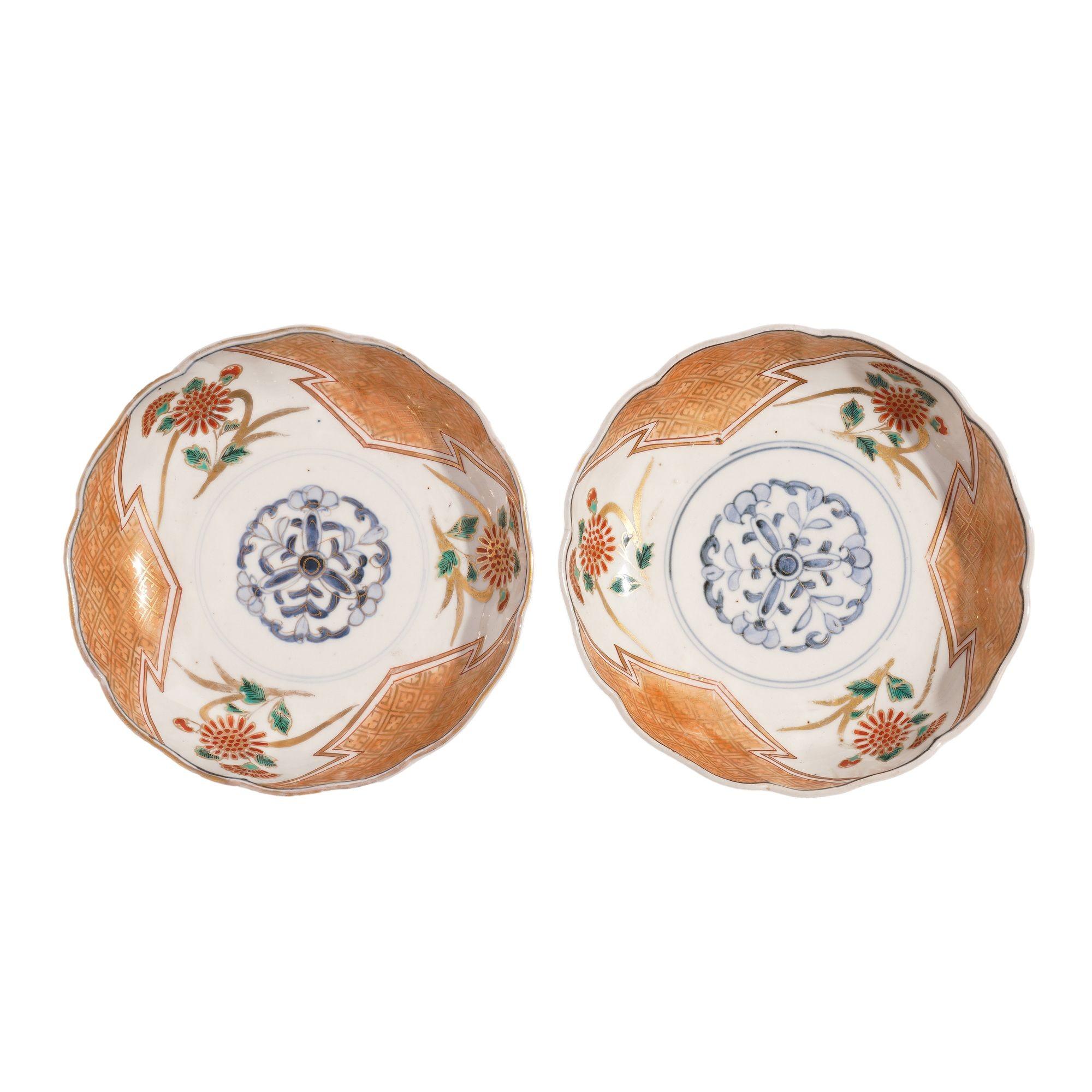 Chinese Pair of Japanese Imari porcelain footed bowls, c. 1800's For Sale