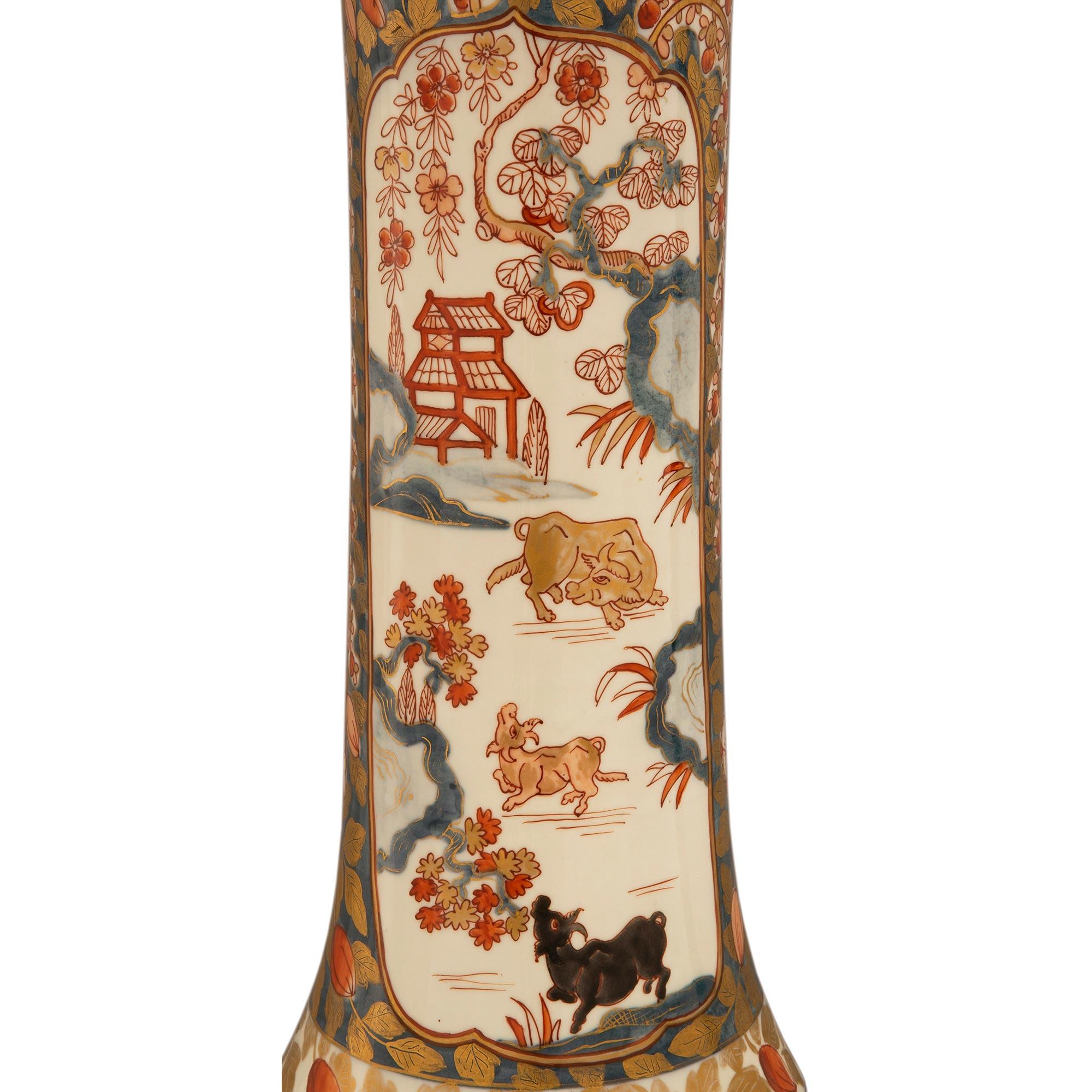 Paar Vasen aus japanischem Imari Porcelain und französischem Louis XVI St. Ormolu im Zustand „Gut“ im Angebot in West Palm Beach, FL
