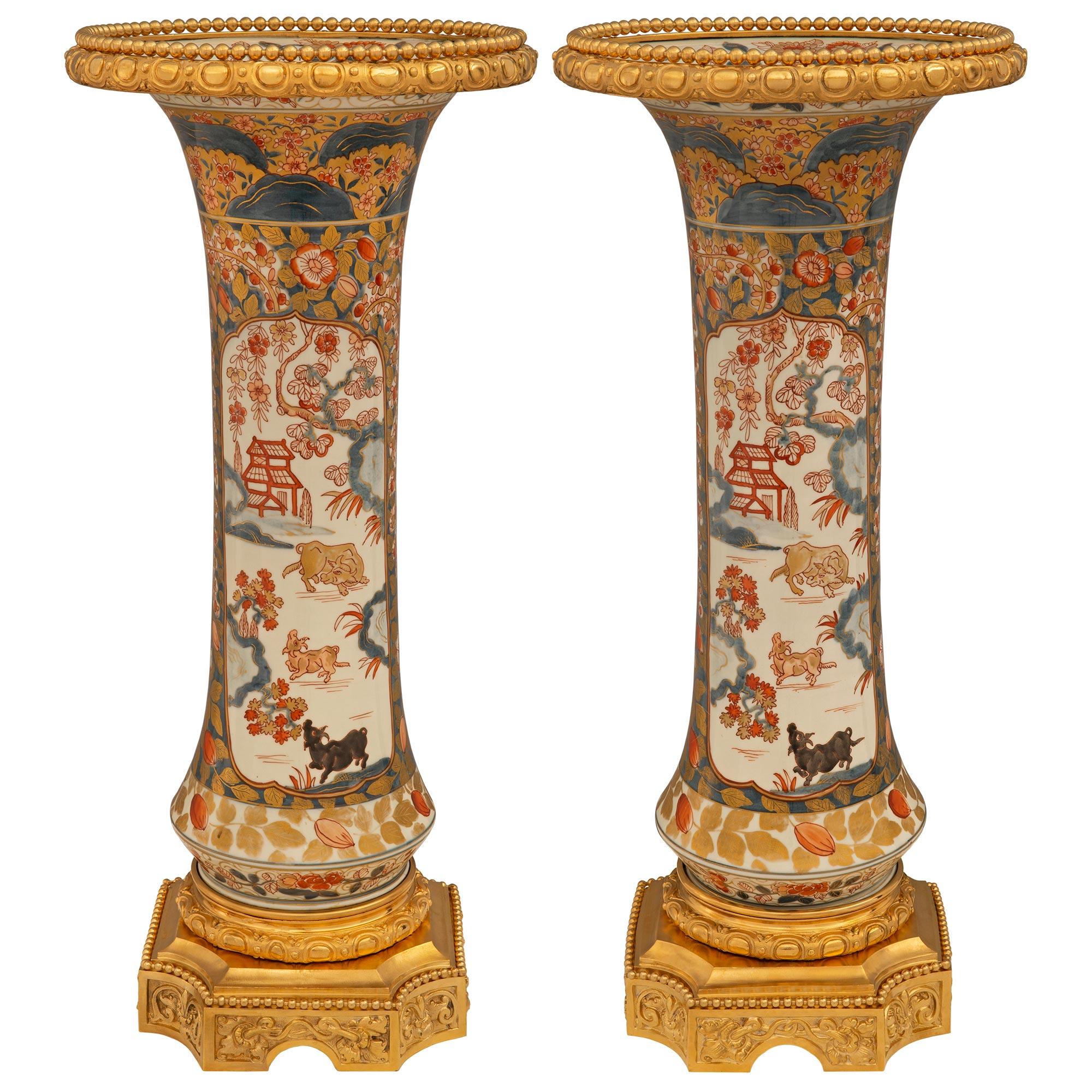 Paire de vases en porcelaine Imari Porcelain et en bronze doré de style Louis XVI en vente 2