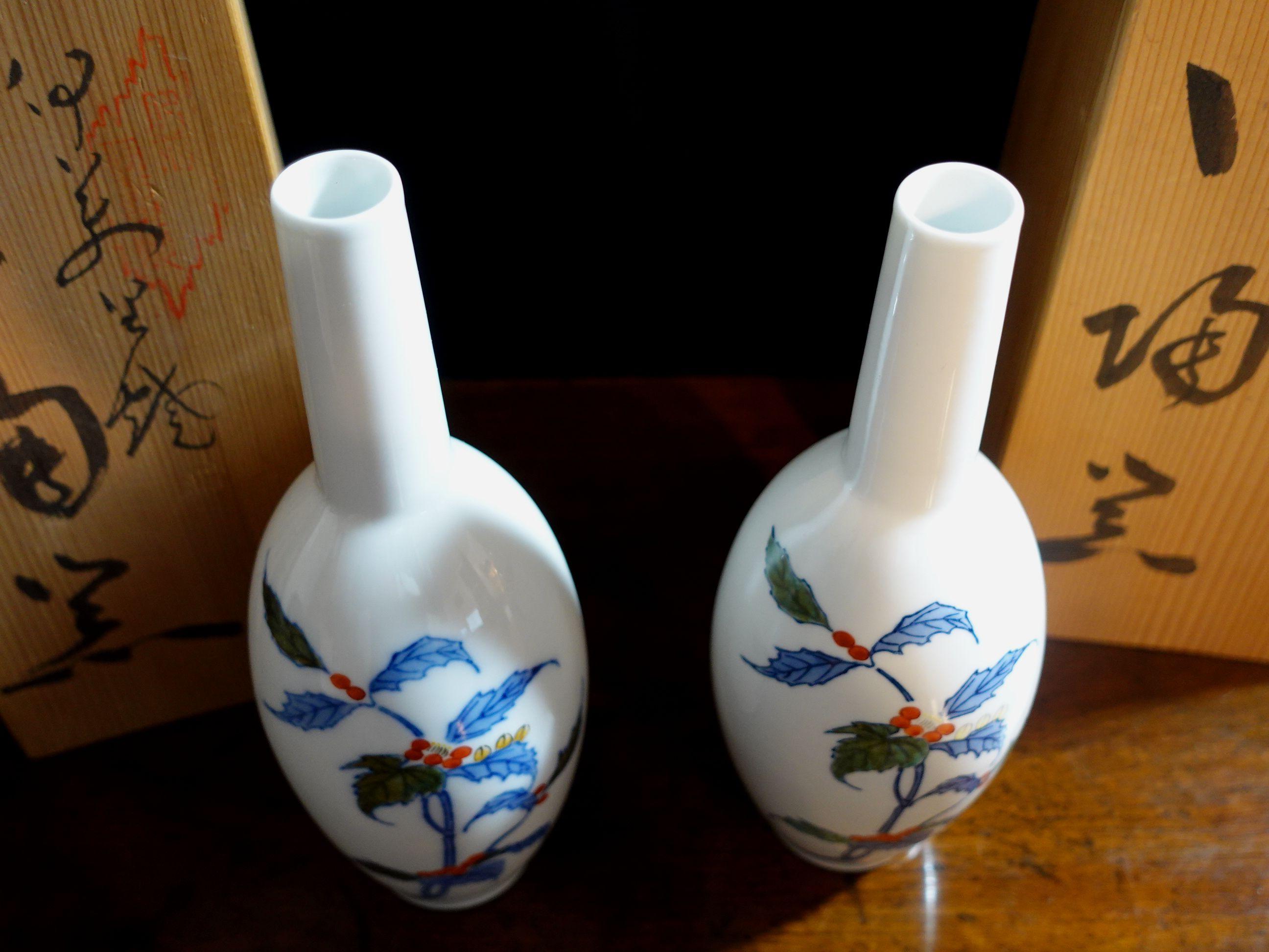 Pair of Japanese Imari Porcelain Sake Bottles, Mid 20th Century For Sale 4