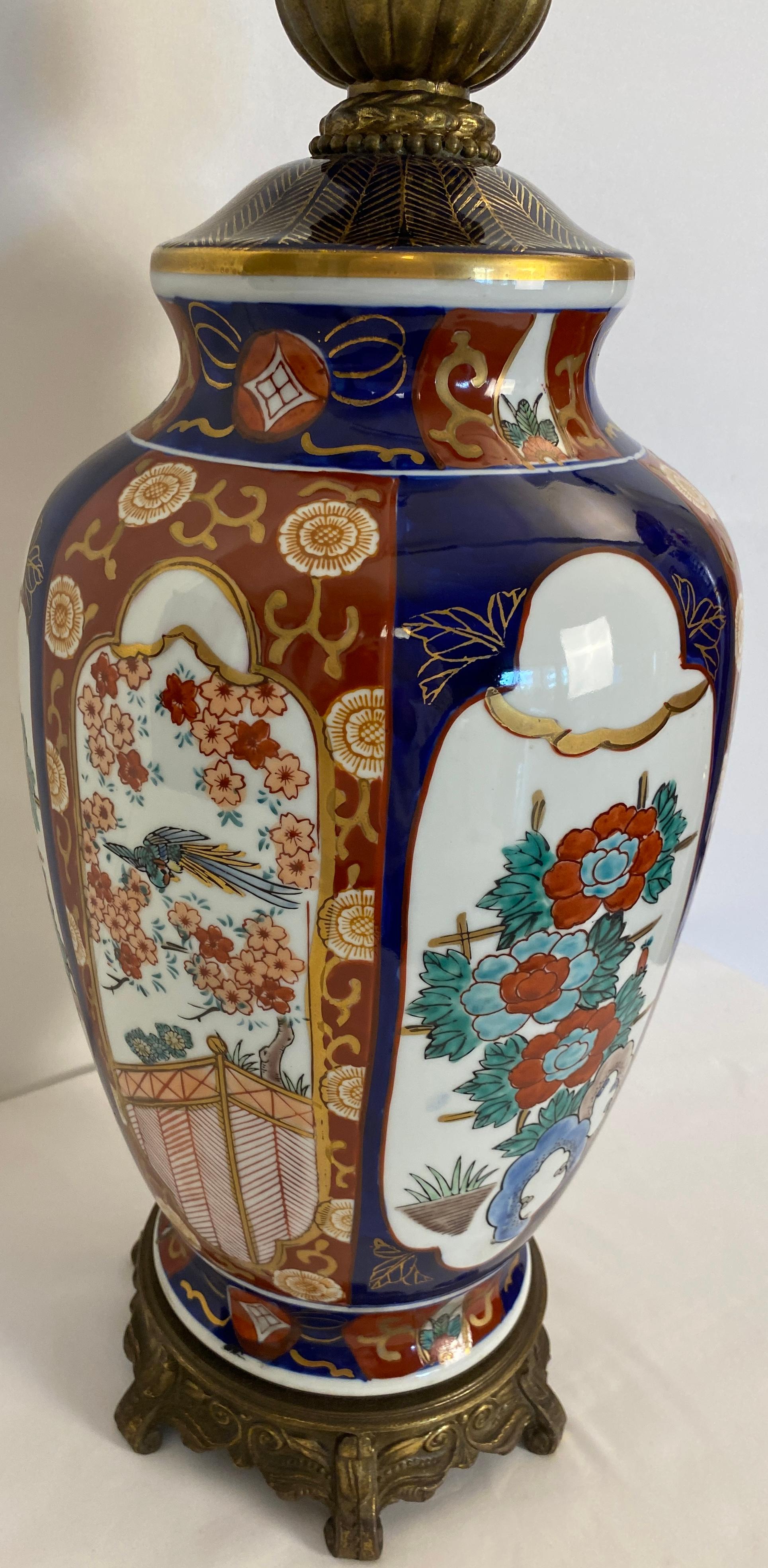 Paire de lampes japonaises de style porcelaine Imari, signées en vente 3