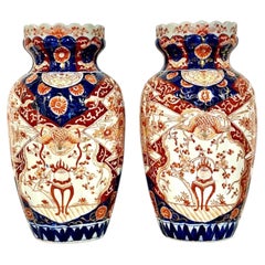 Ein Paar japanische Imari-Porzellanvasen, Ende des 19. Jahrhunderts