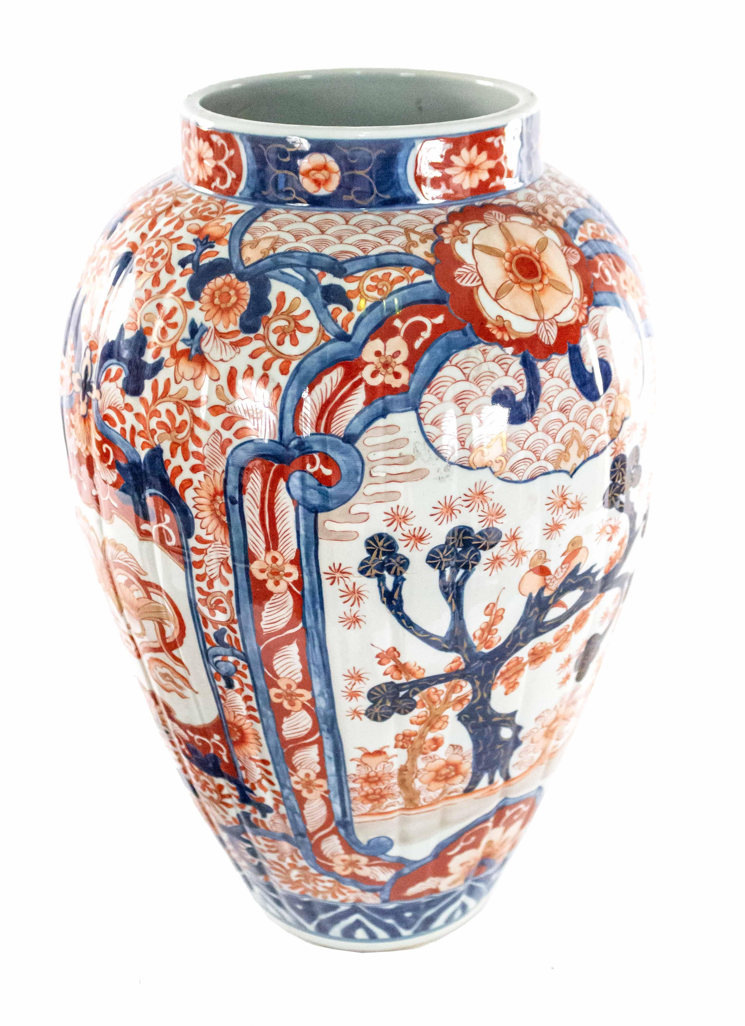 Anglo-Japanese Pair of Japanese Imari Rose Porcelain Covered Vases For Sale