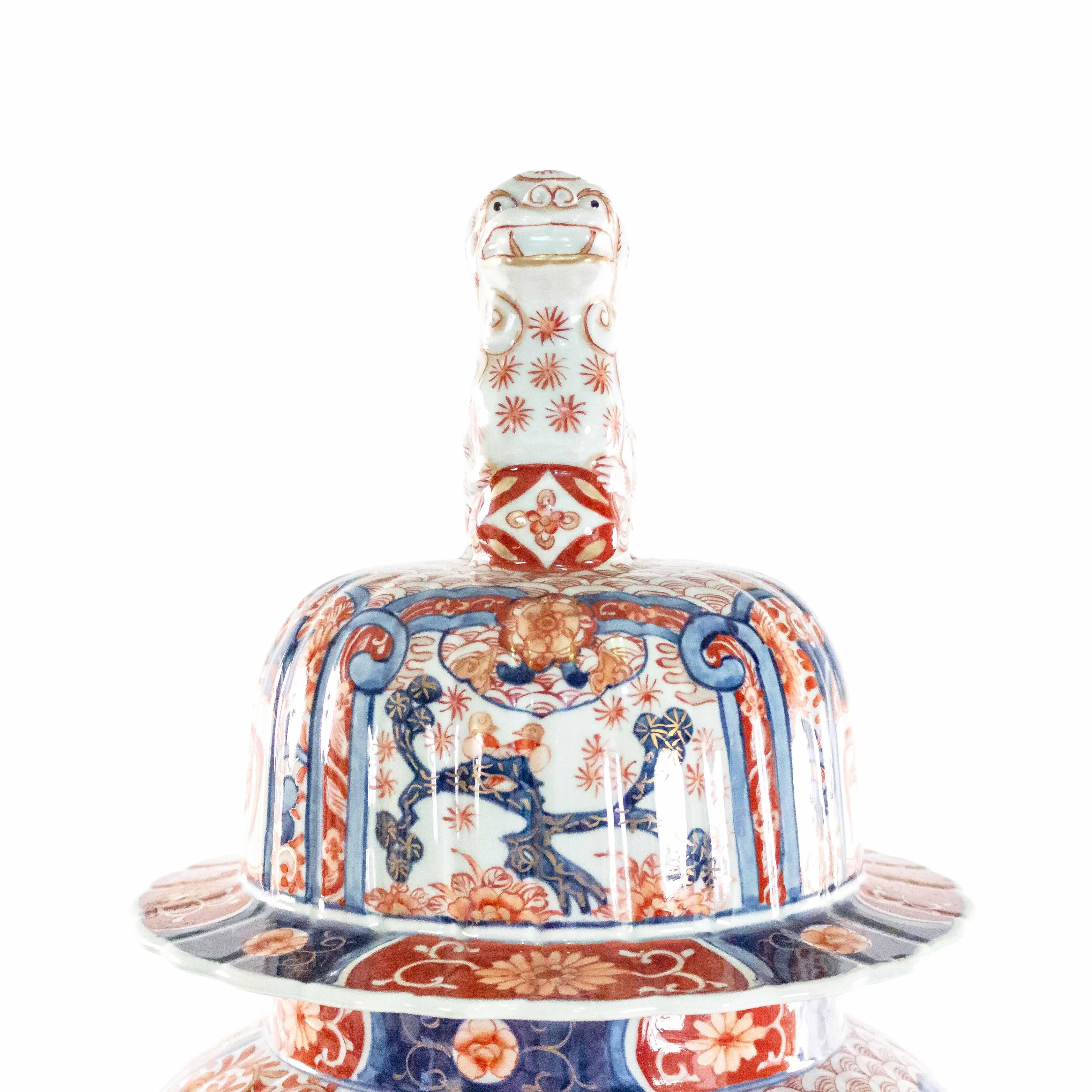 20th Century Pair of Japanese Imari Rose Porcelain Covered Vases For Sale