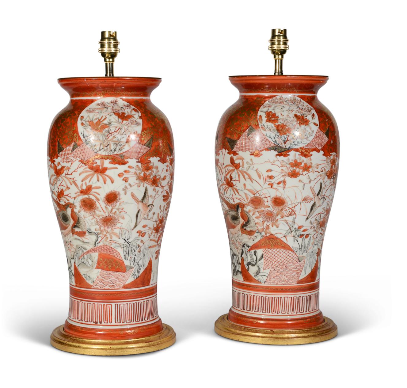 Doré Paire de lampes de table japonaises anciennes Kutani du 19e siècle  en vente