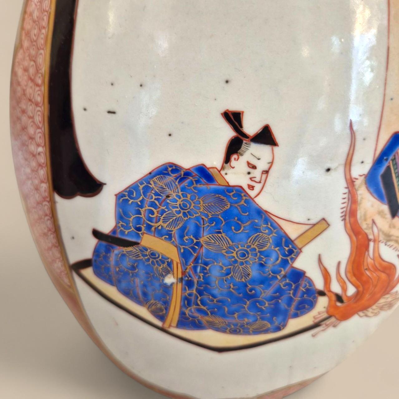 Hand-Painted Pair of Japanese Kutani Porcelain Vases with Flared Collars, Meiji Period, 19th For Sale