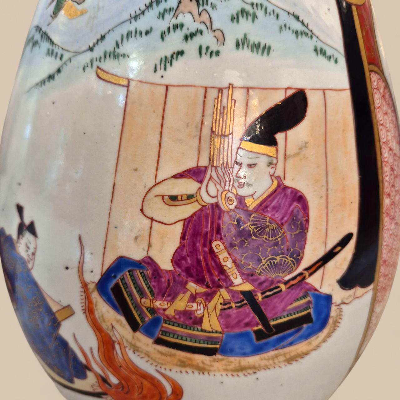 Pair of Japanese Kutani Porcelain Vases with Flared Collars, Meiji Period, 19th In Good Condition For Sale In NICE, FR