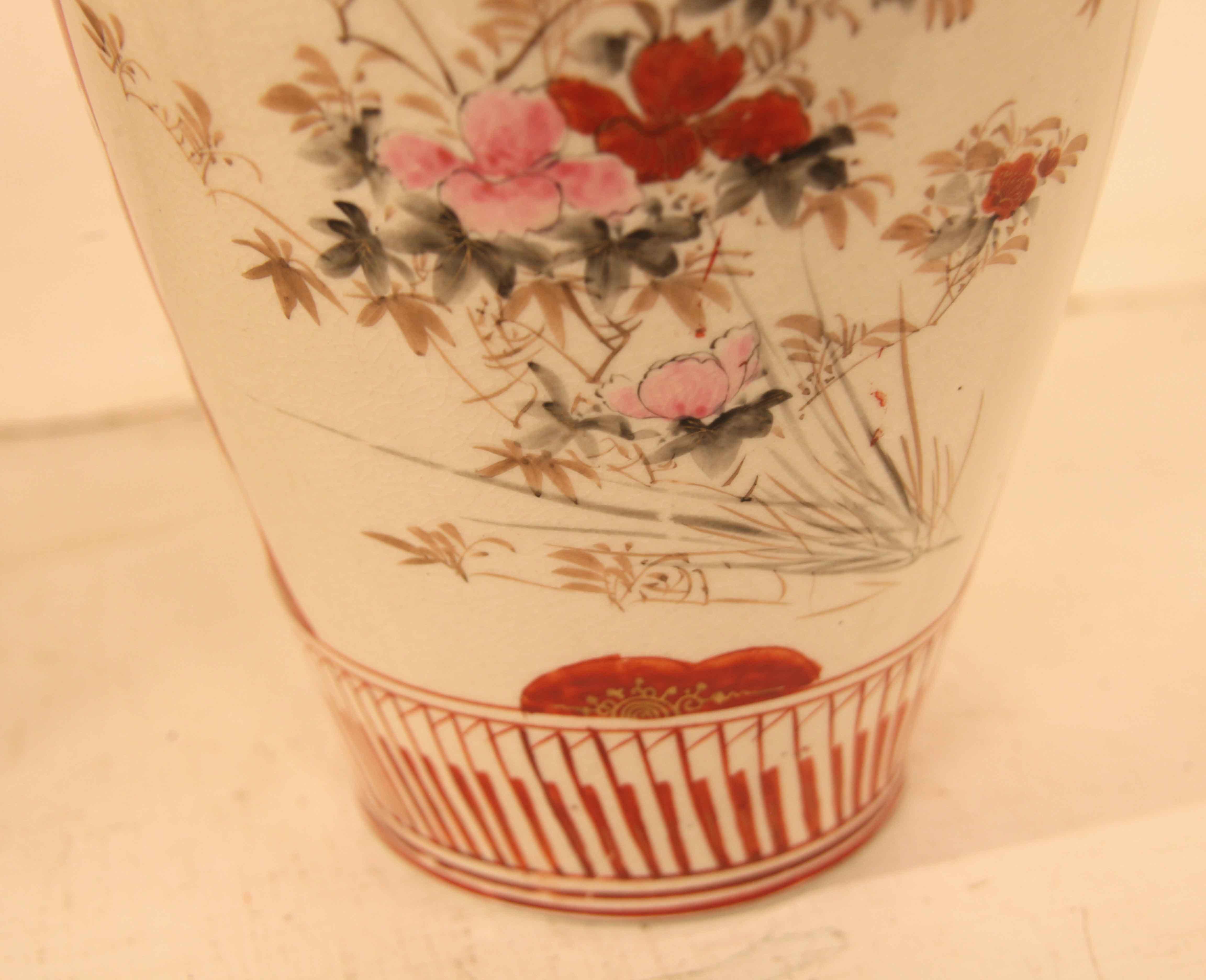 Pair of Japanese Kutani Vases In Good Condition For Sale In Wilson, NC