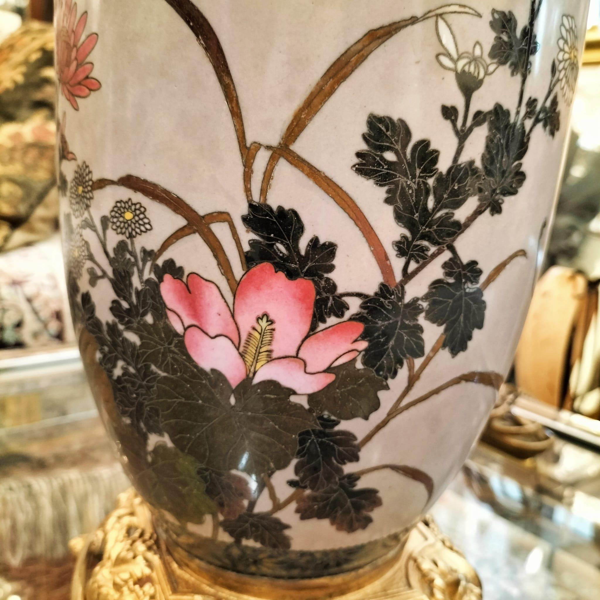 Bronzo Coppia di grandi lampade giapponesi in smalto cloisonné, XIX secolo in vendita