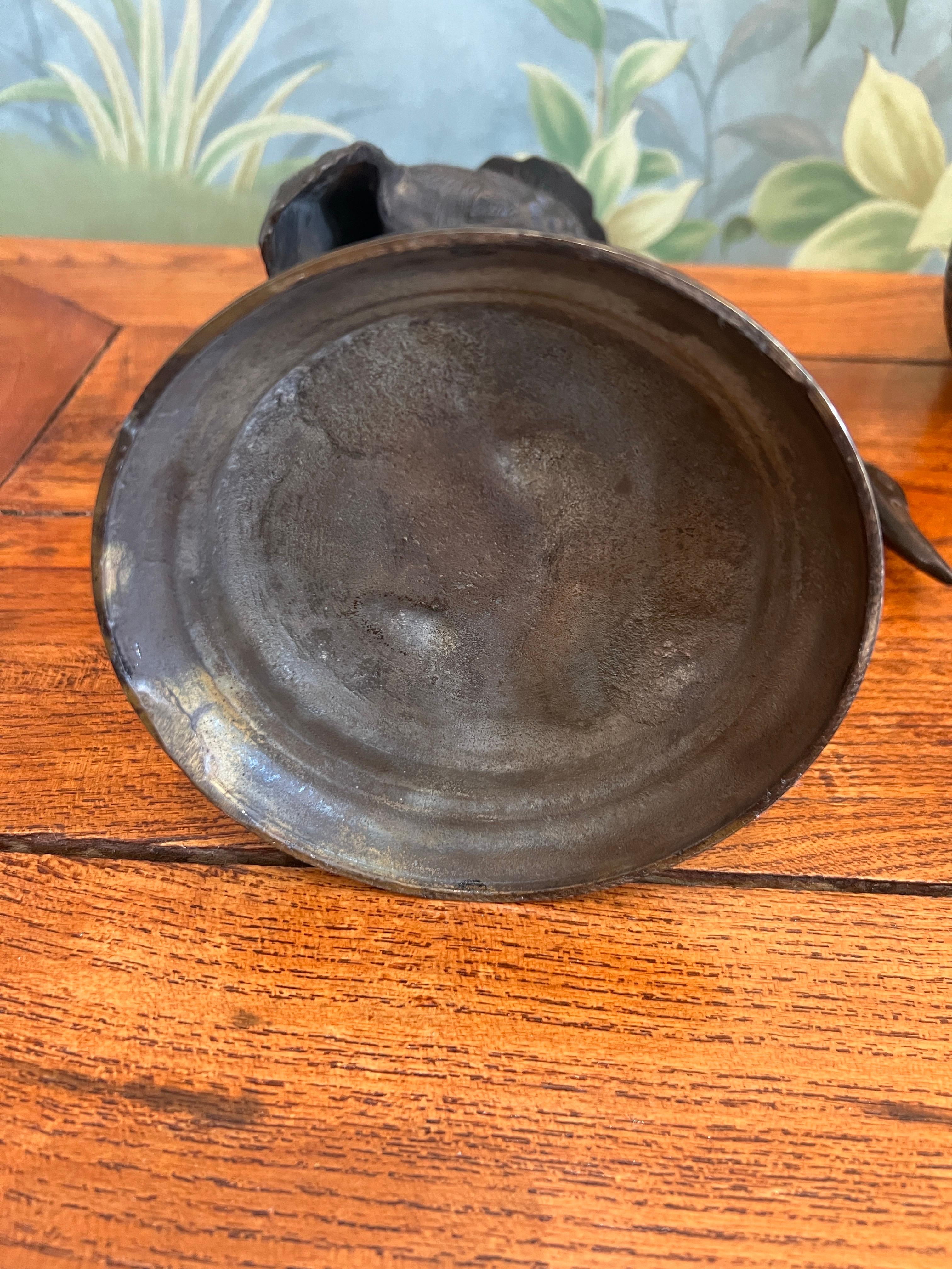 Paar japanische Meiji-Bronze-Kranichform-Kerzenleuchter (Metallarbeit) im Angebot