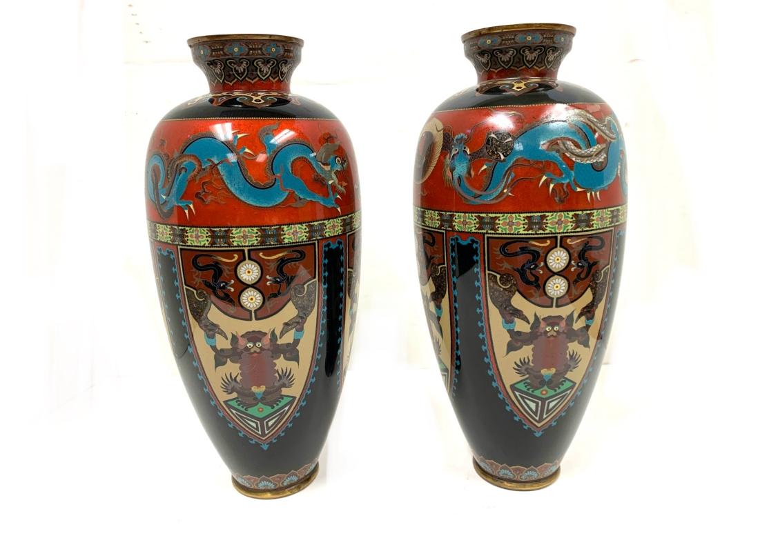 Paire de vases cloisonnés japonais de l'ère Meiji en vente 5