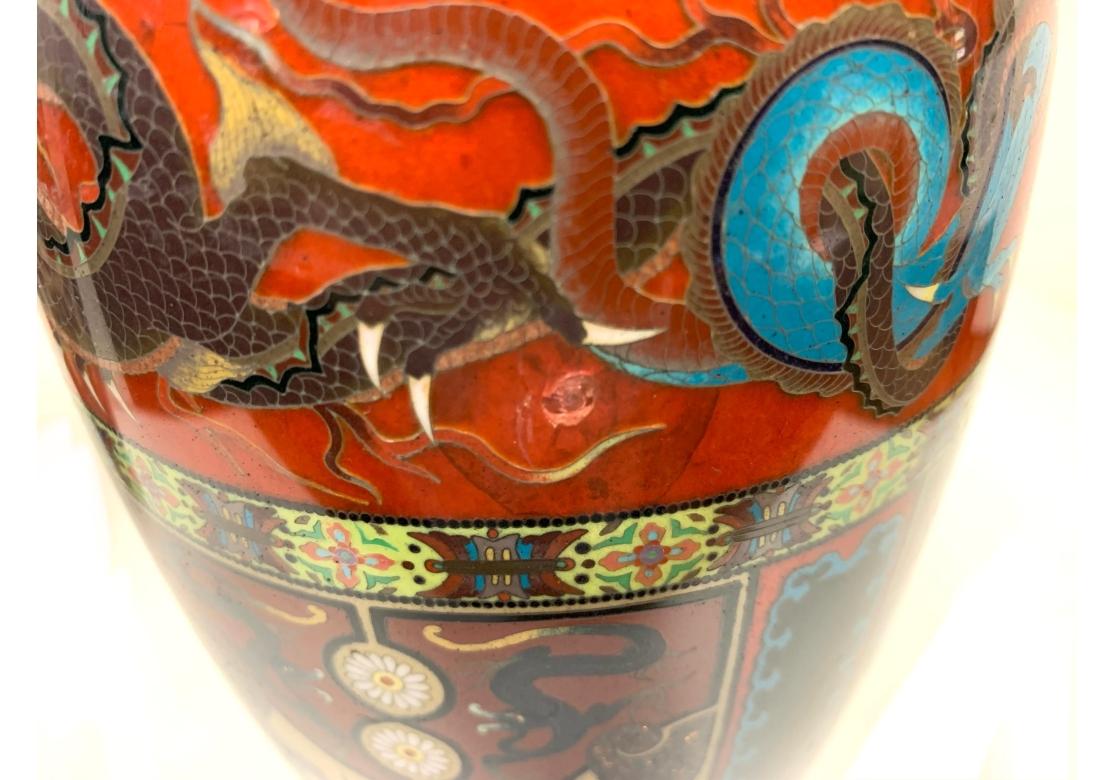 Paire de vases cloisonnés japonais de l'ère Meiji en vente 7