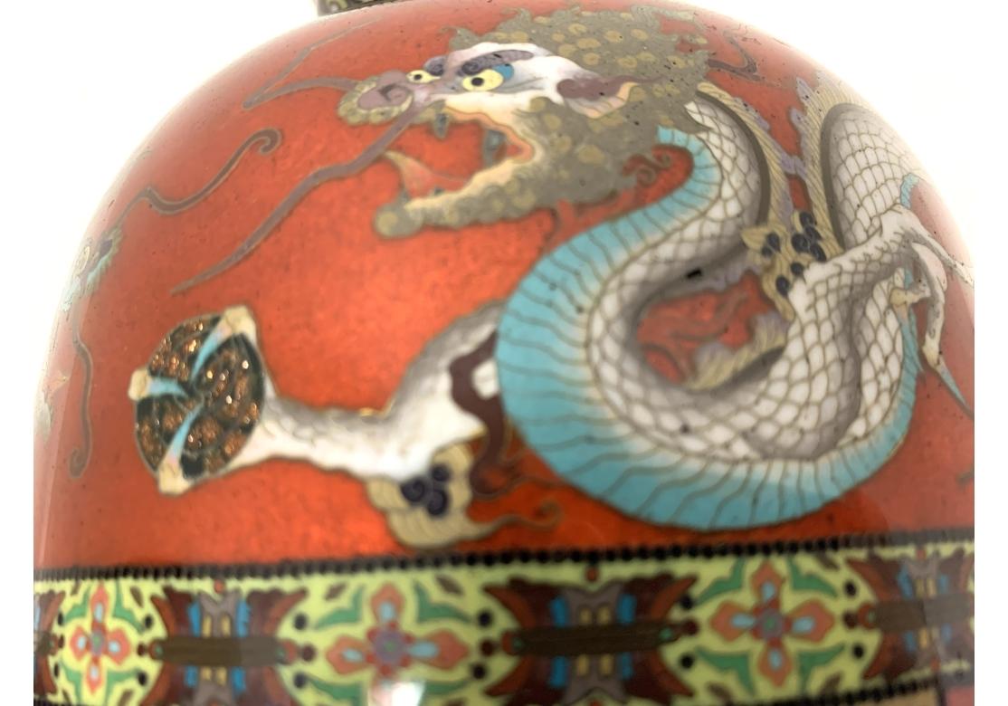 Métal Paire de vases cloisonnés japonais de l'ère Meiji en vente