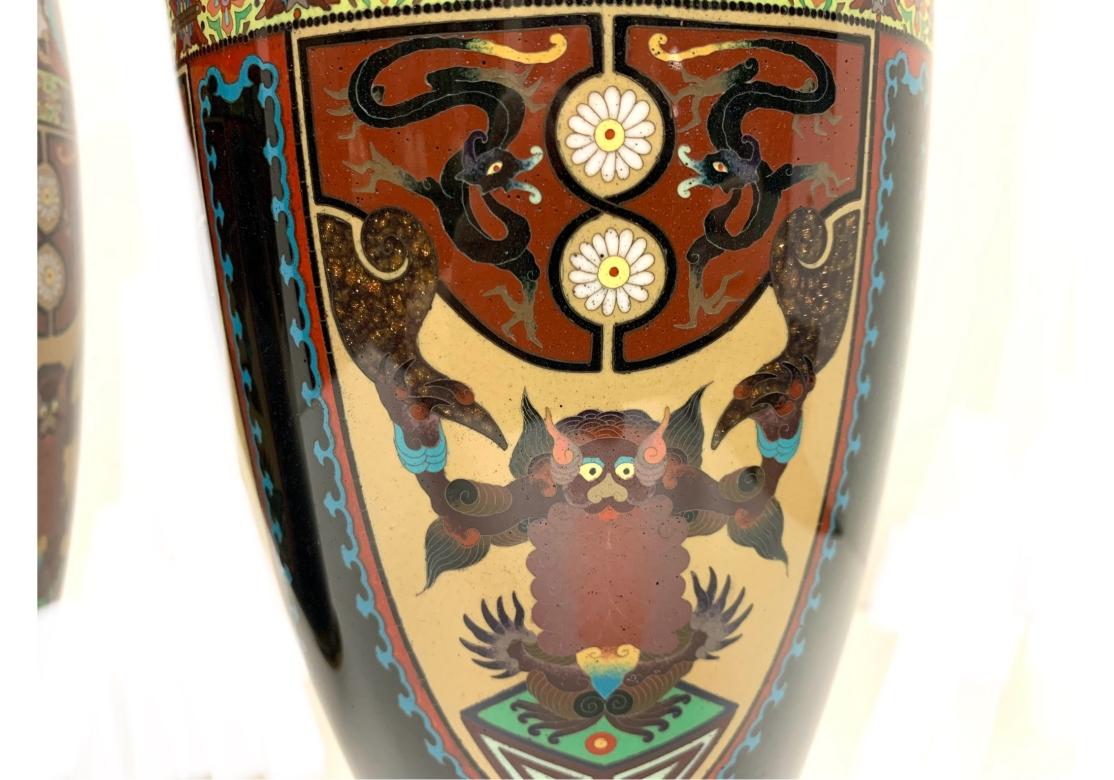Paire de vases cloisonnés japonais de l'ère Meiji en vente 1