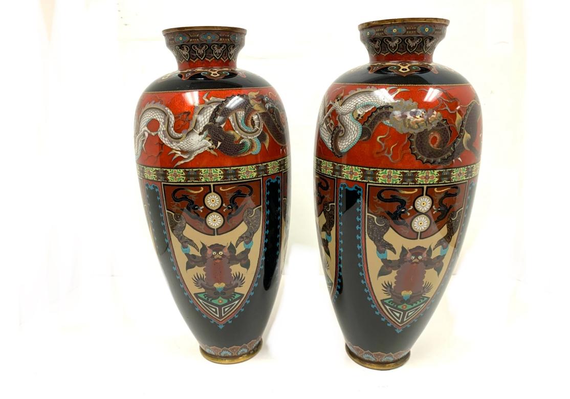 Paire de vases cloisonnés japonais de l'ère Meiji en vente 2