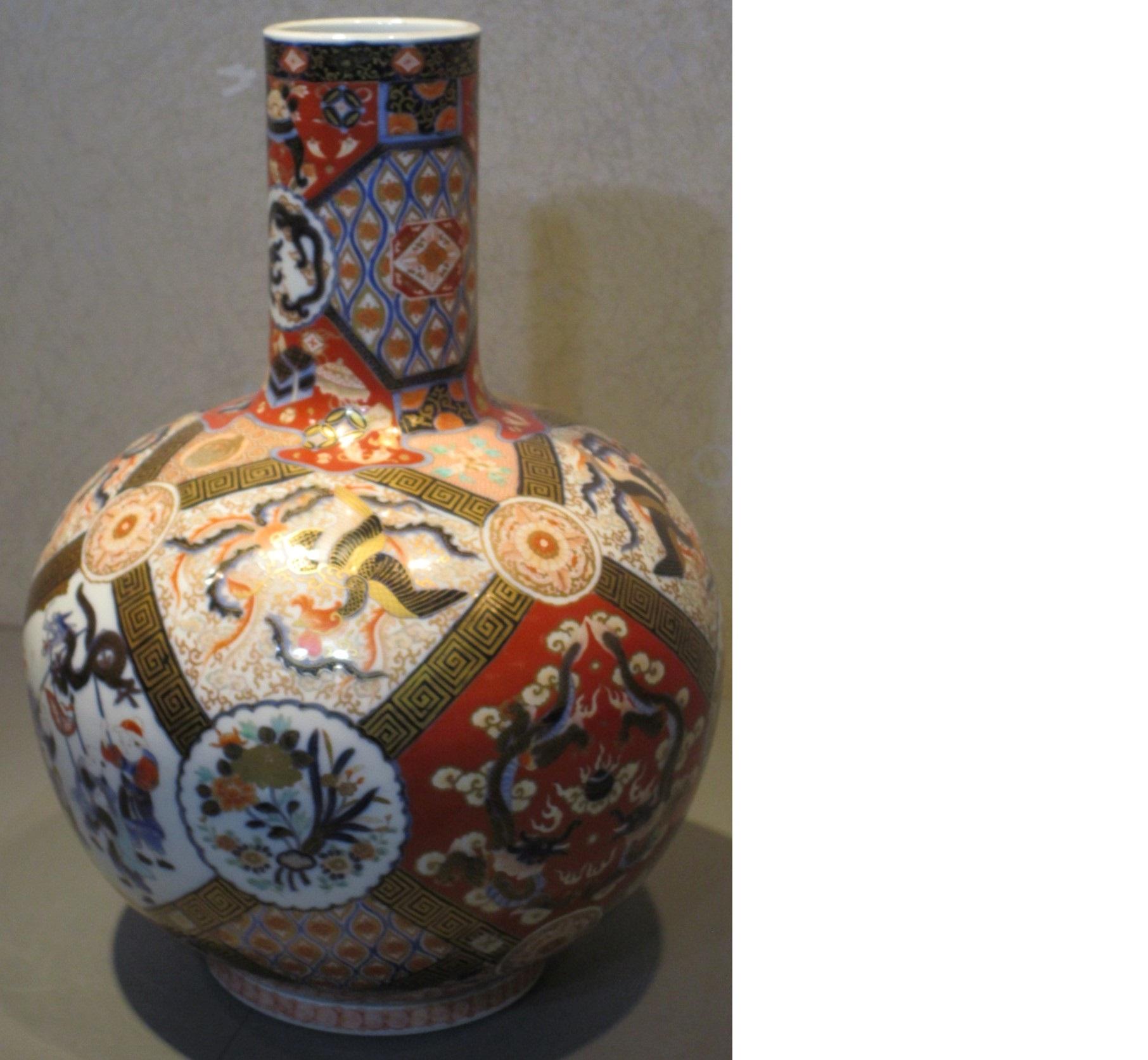 Pair of Japanese Late Meiji Period Fukagawa Porcelain Vases, circa 1900 For Sale 5