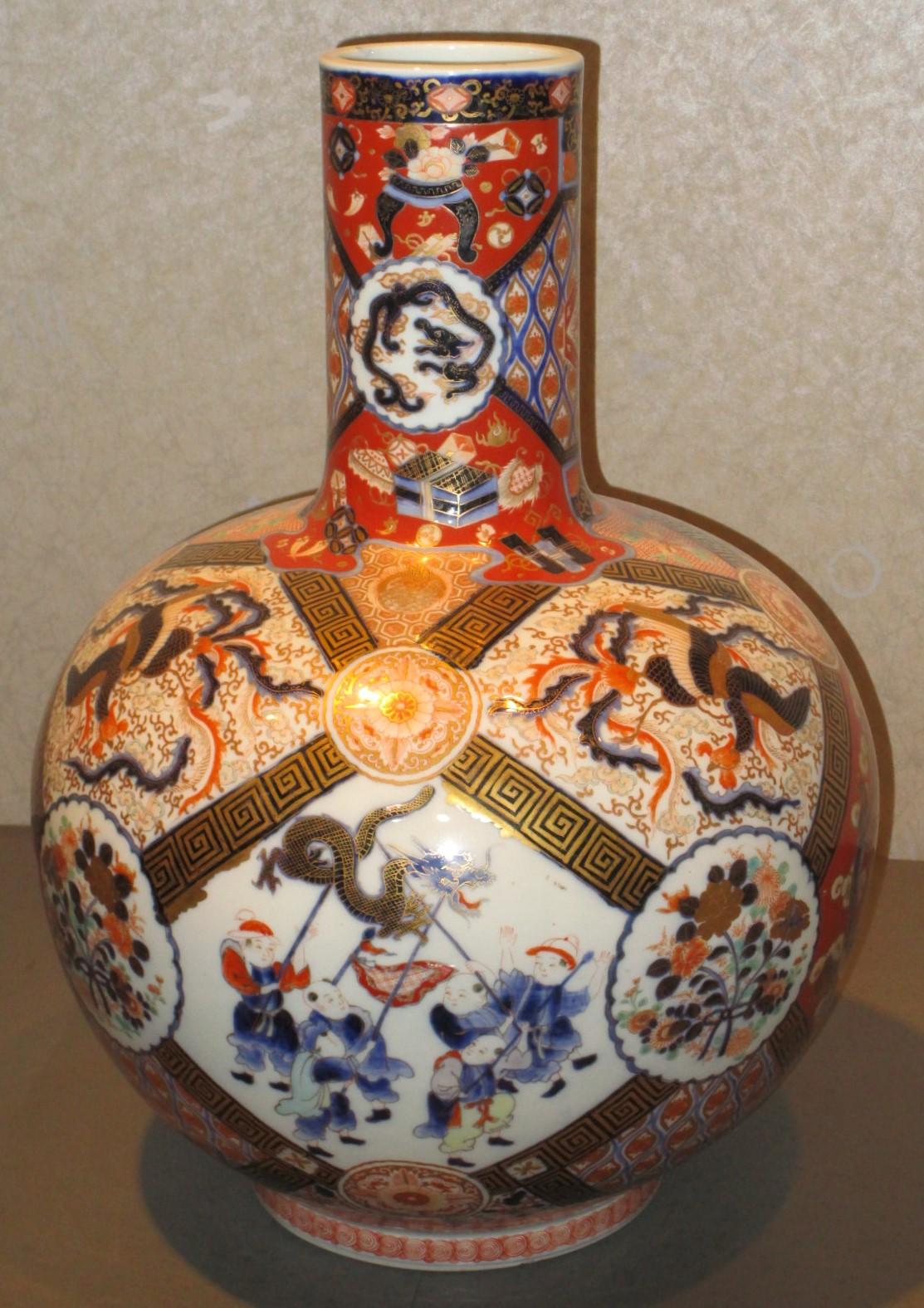 Début du 20ème siècle Paire de vases japonais en porcelaine Fukagawa de la fin de la période Meiji, vers 1900 en vente