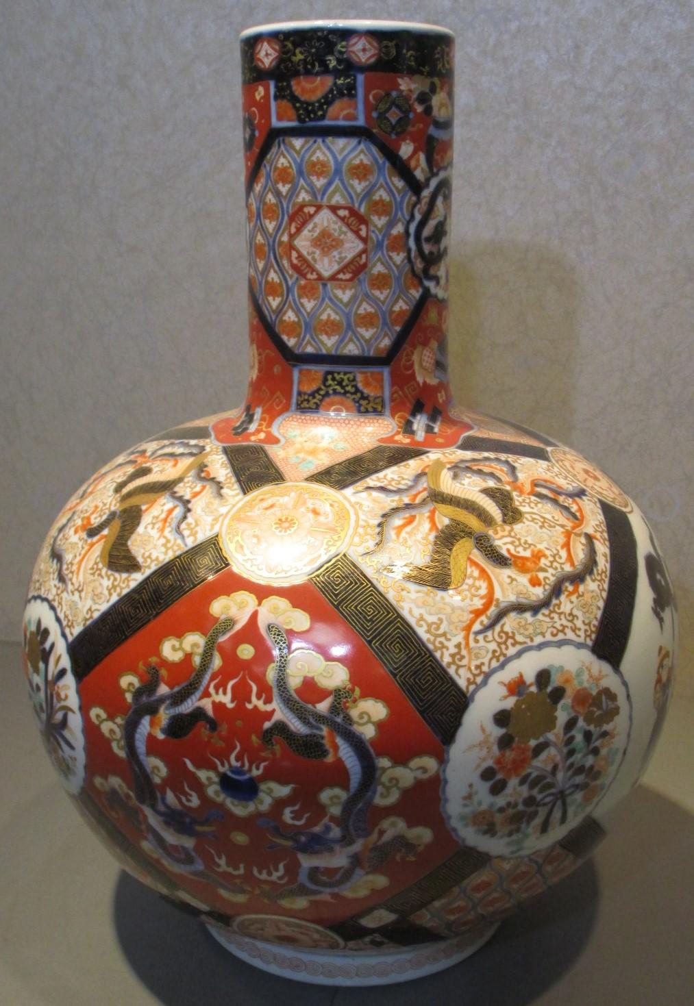 Pair of Japanese Late Meiji Period Fukagawa Porcelain Vases, circa 1900 For Sale 2