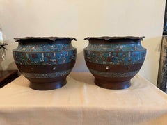 Paire de pots à caches en bronze de la période Meiji