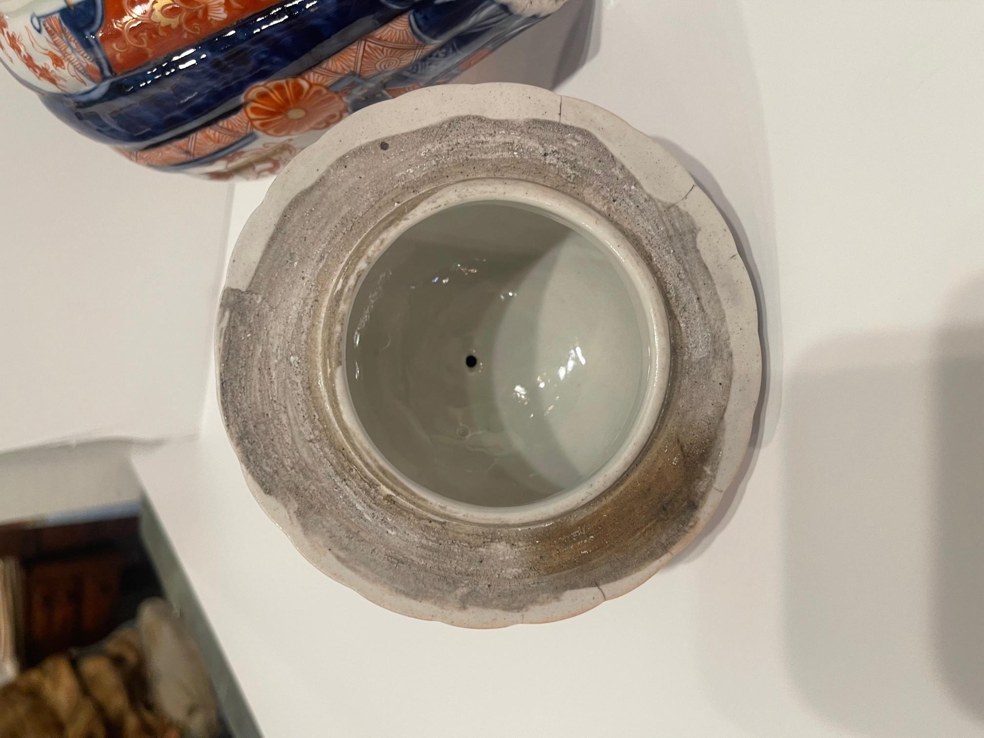 Coppia di vasi con coperchio in porcellana giapponese del periodo Meiji, XIX secolo in vendita 5
