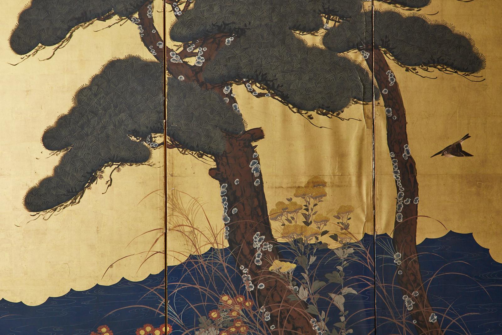 Paar japanische Meiji-Raumteiler mit sechs Tafeln und sechs Jahreszeitenlandschaften im Zustand „Starke Gebrauchsspuren“ in Rio Vista, CA