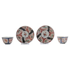 Paire de tasses à thé, bol et soucoupe Imari en porcelaine japonaise à fleurs, 18e siècle