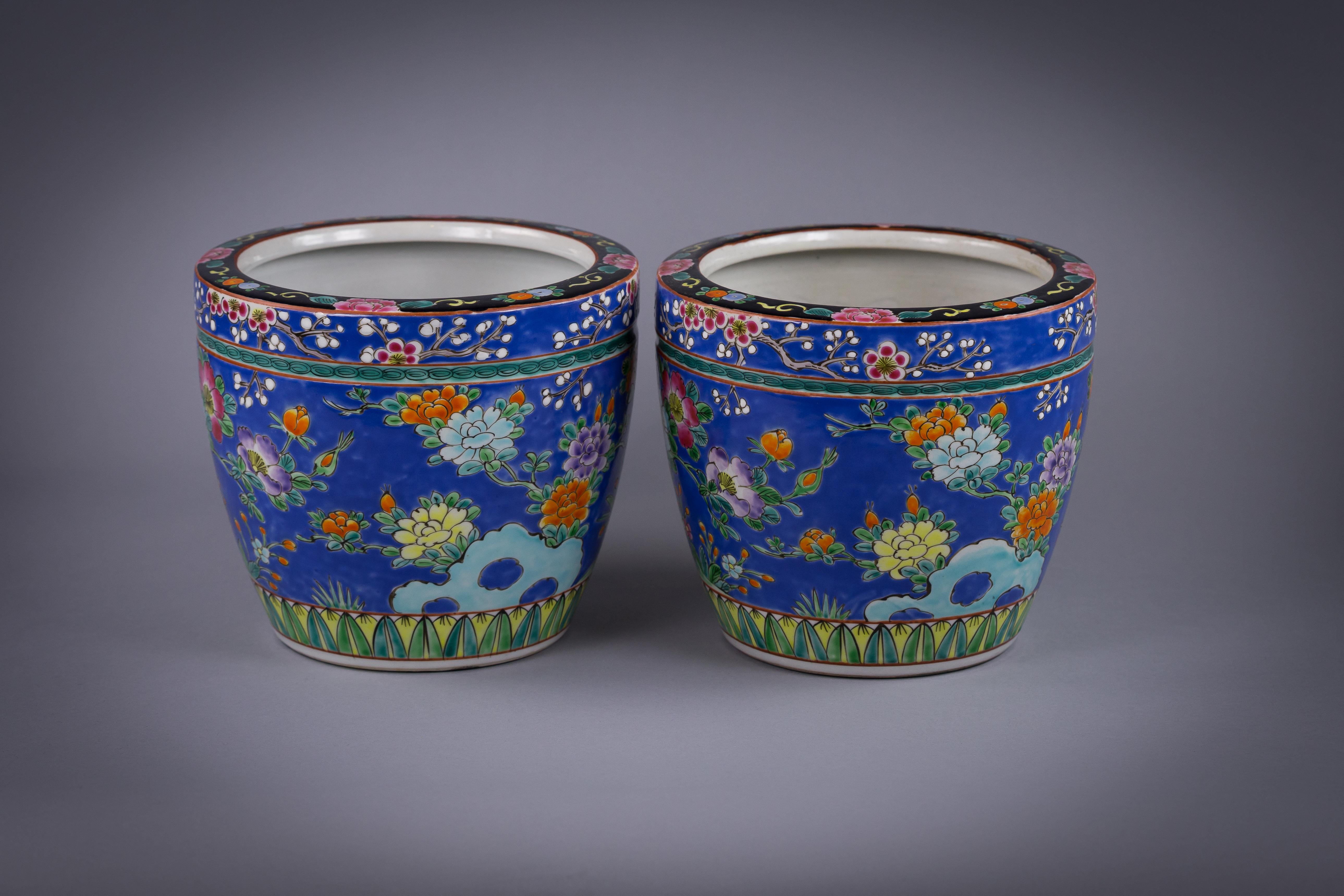 Fin du XIXe siècle Paire de jardinières en porcelaine japonaise, vers 1890 en vente