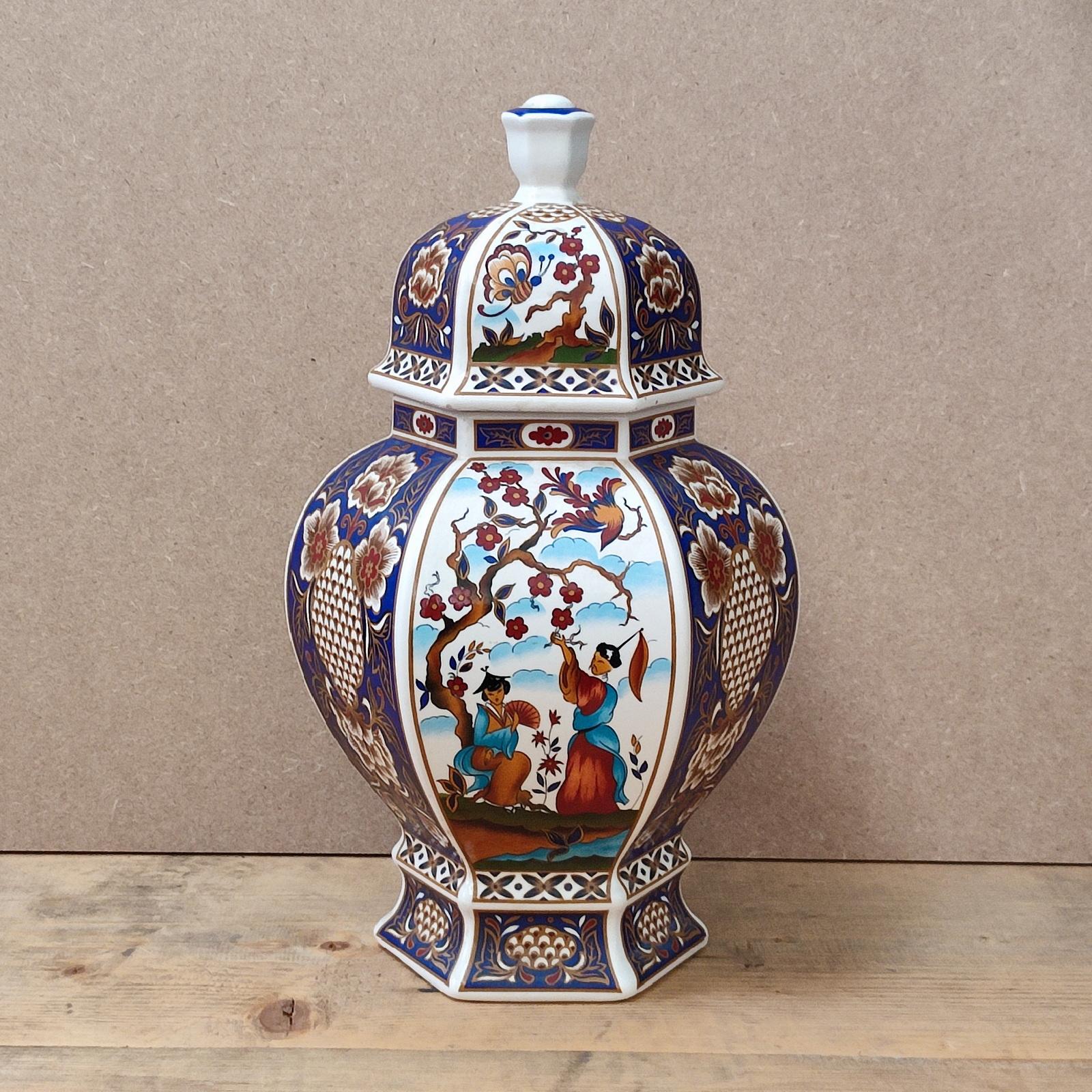 Pair of Japanese Porcelain Table Lamps and a Lidded Urn, Mid-20th Century For Sale 10