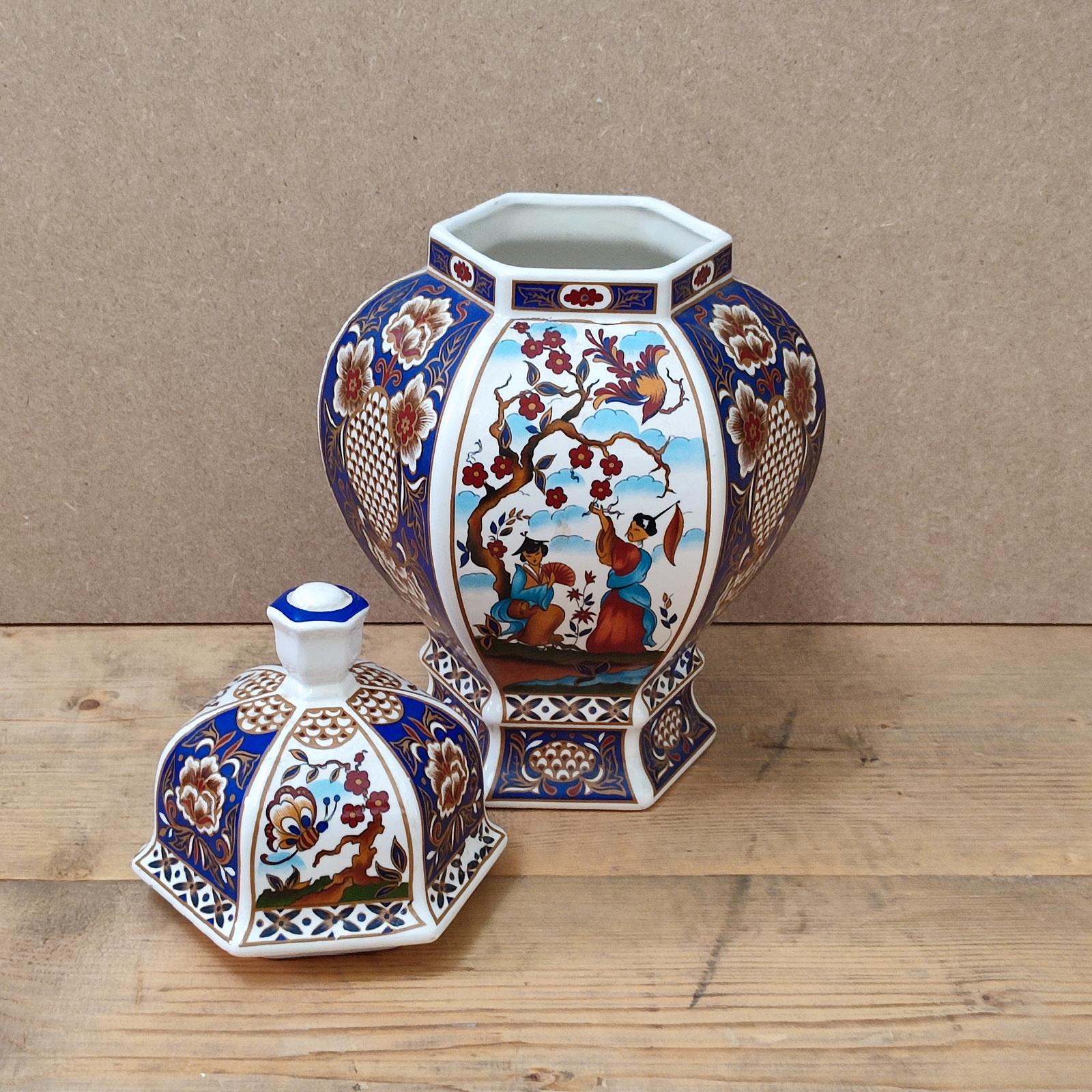 Pair of Japanese Porcelain Table Lamps and a Lidded Urn, Mid-20th Century For Sale 13