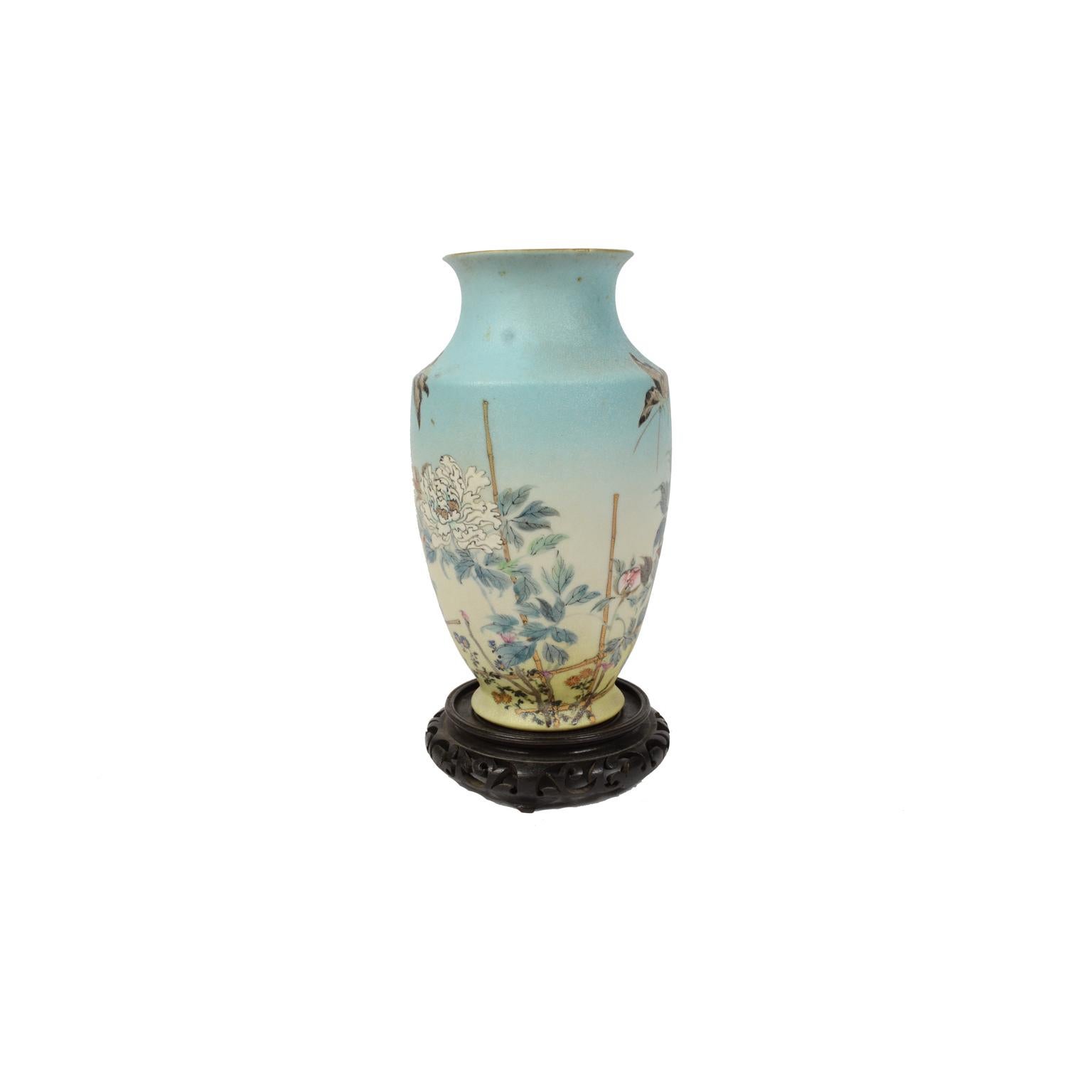 Early 1900s Pair Antiques Japanese Porcelain Vases with Flowers and Butterflies  For Sale 2