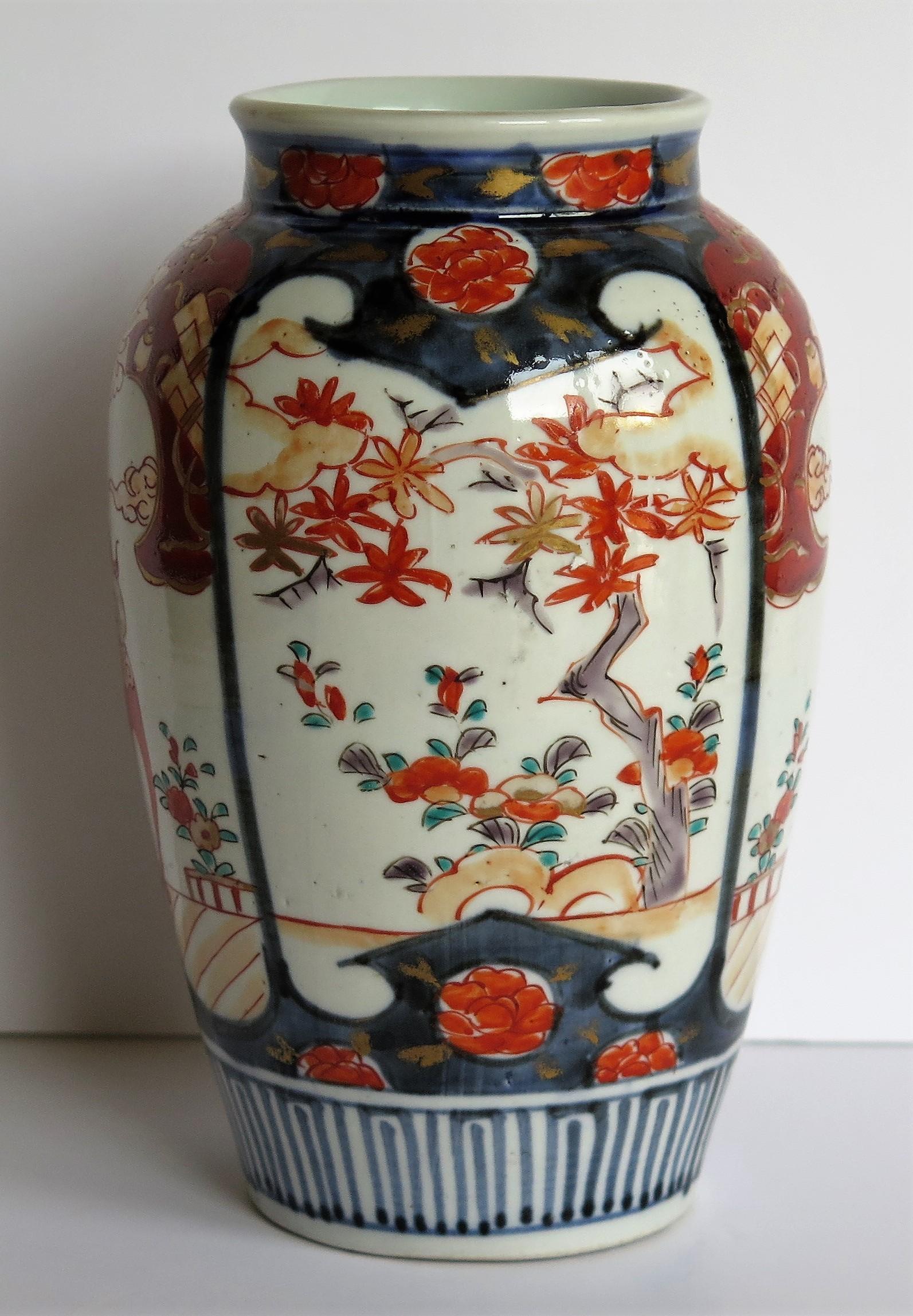 Pair of Japanese Porcelain Vases Hand Painted, Meiji Period, circa 1880 5