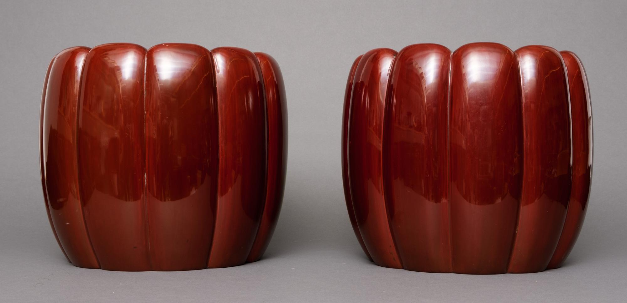 20th Century Pair of Japanese Red Lacquered Hibachi 火鉢 'Fire Bowls' Shaped like Flowers For Sale