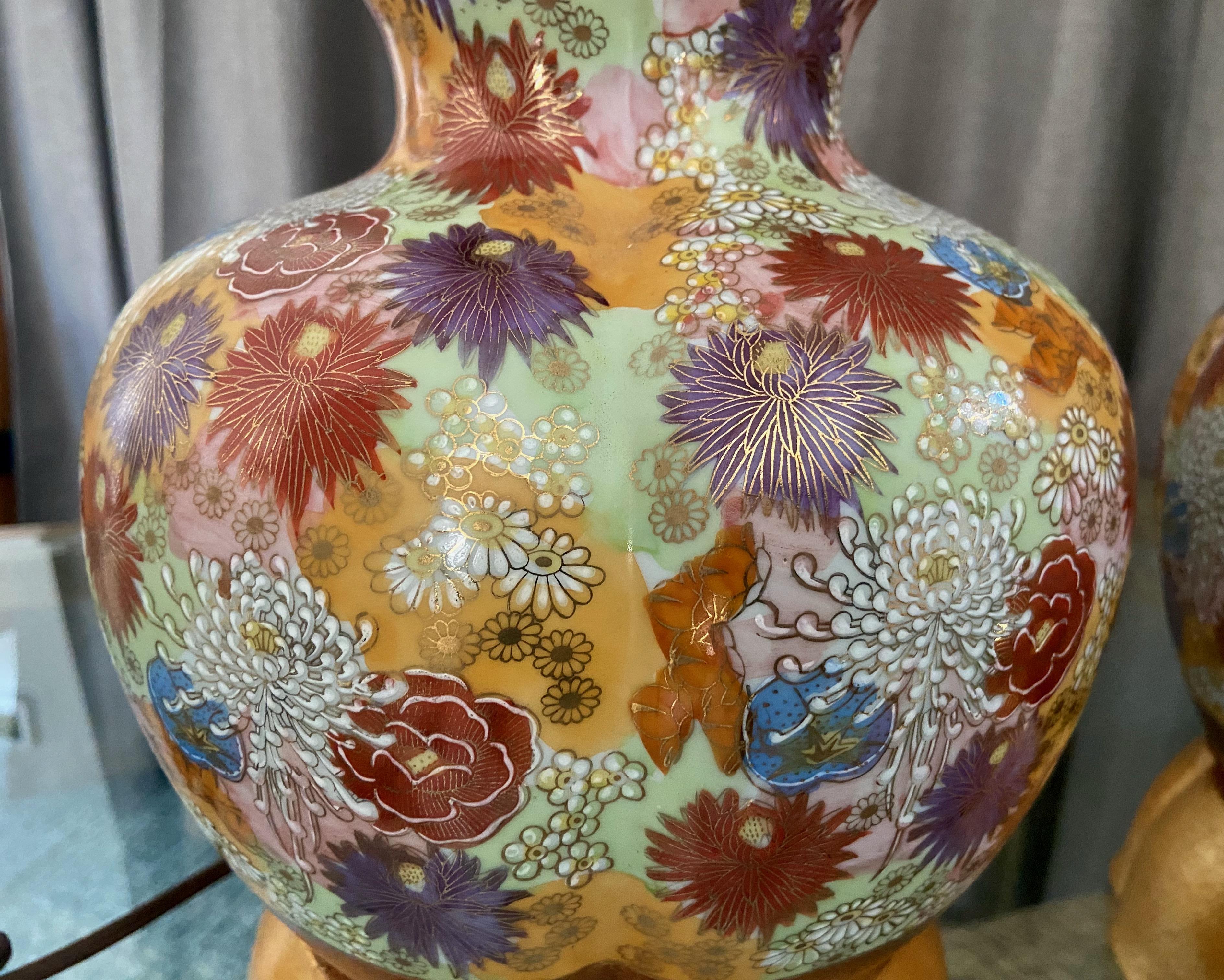 Paire de lampes de bureau japonaises en porcelaine à motifs floraux Satsuma en vente 7