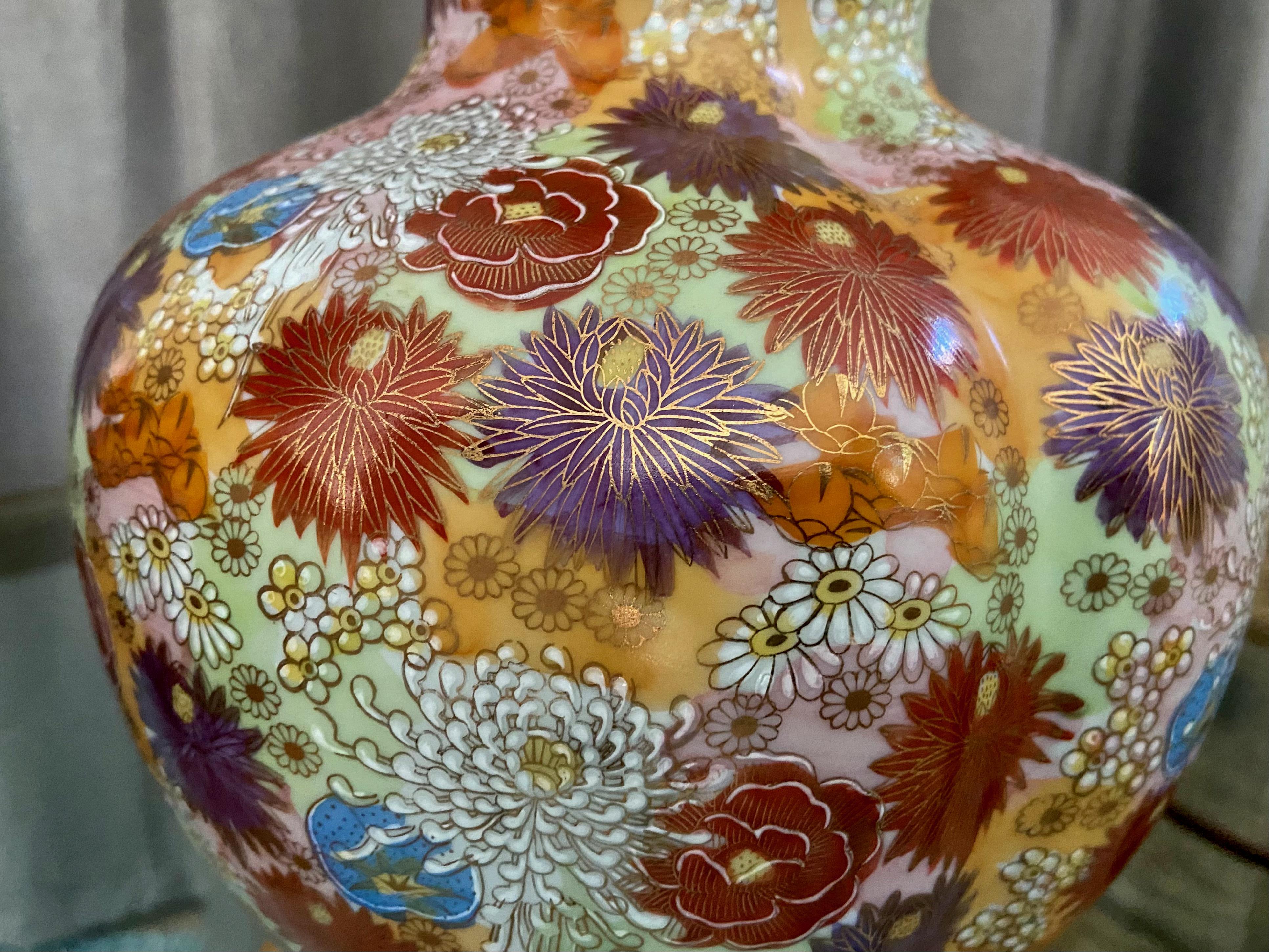 Paire de lampes de bureau japonaises en porcelaine à motifs floraux Satsuma en vente 8