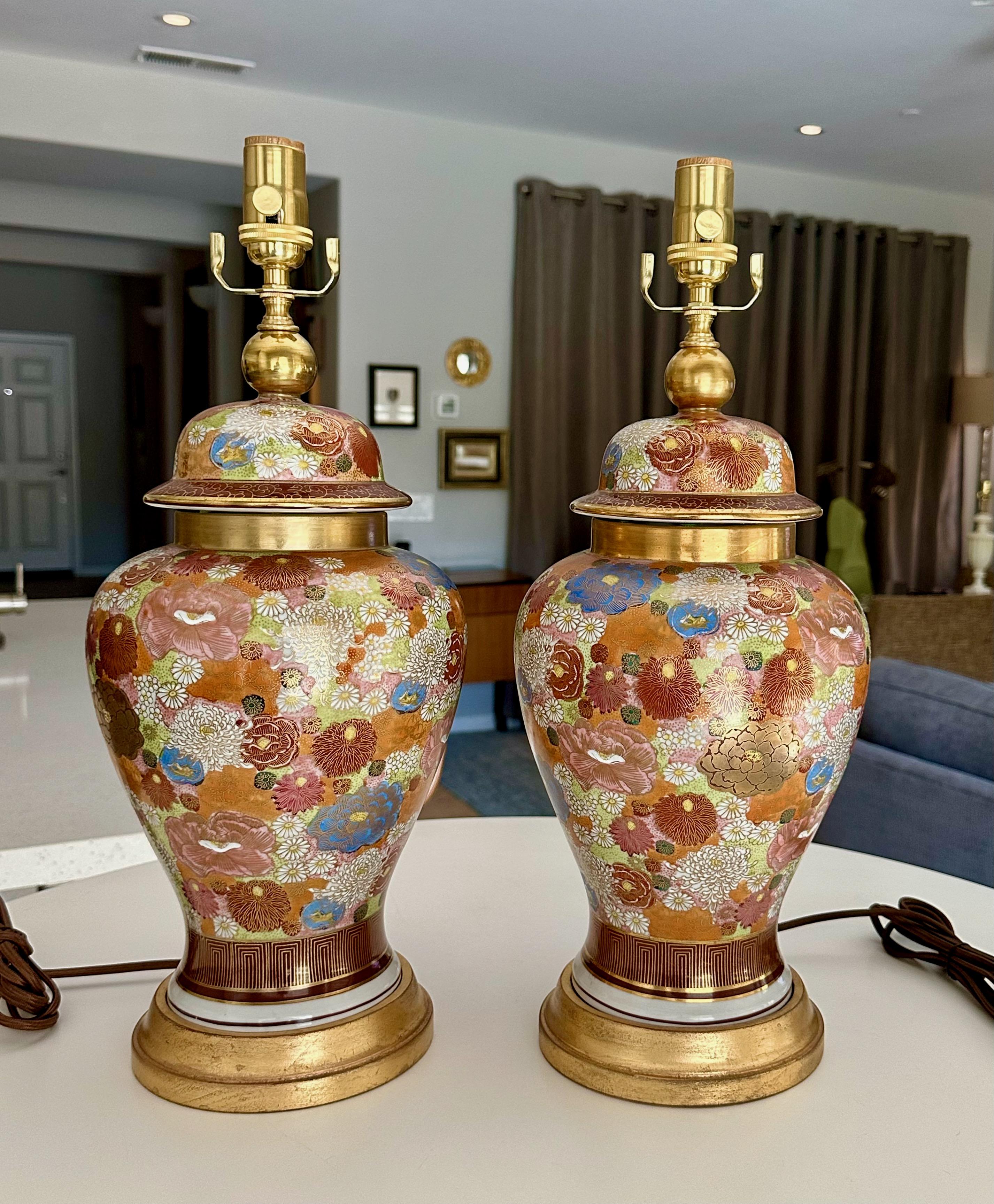 Paire de lampes de bureau japonaises en porcelaine à fleurs Satsuma en vente 12